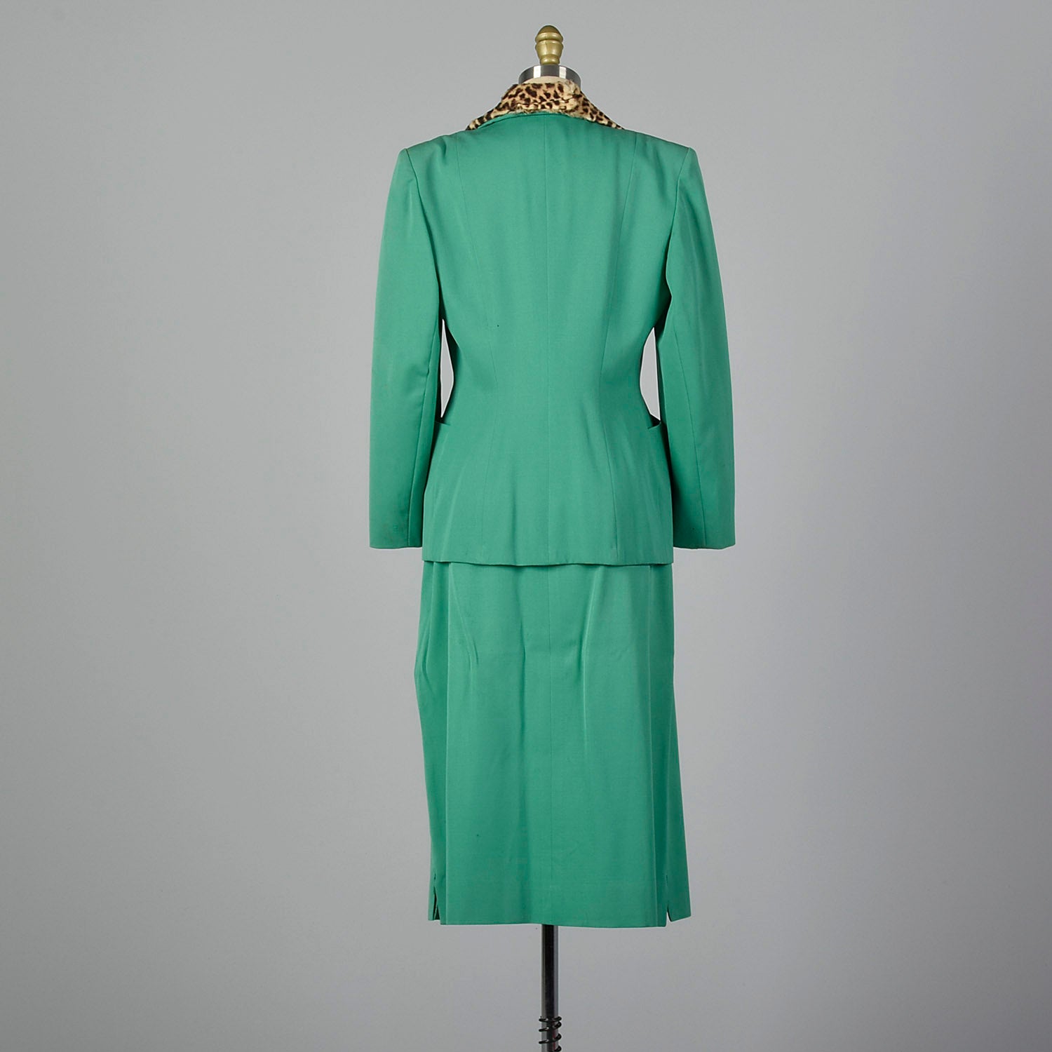 Medium 1950s Green Skirt Suit with Faux Leopard Collar