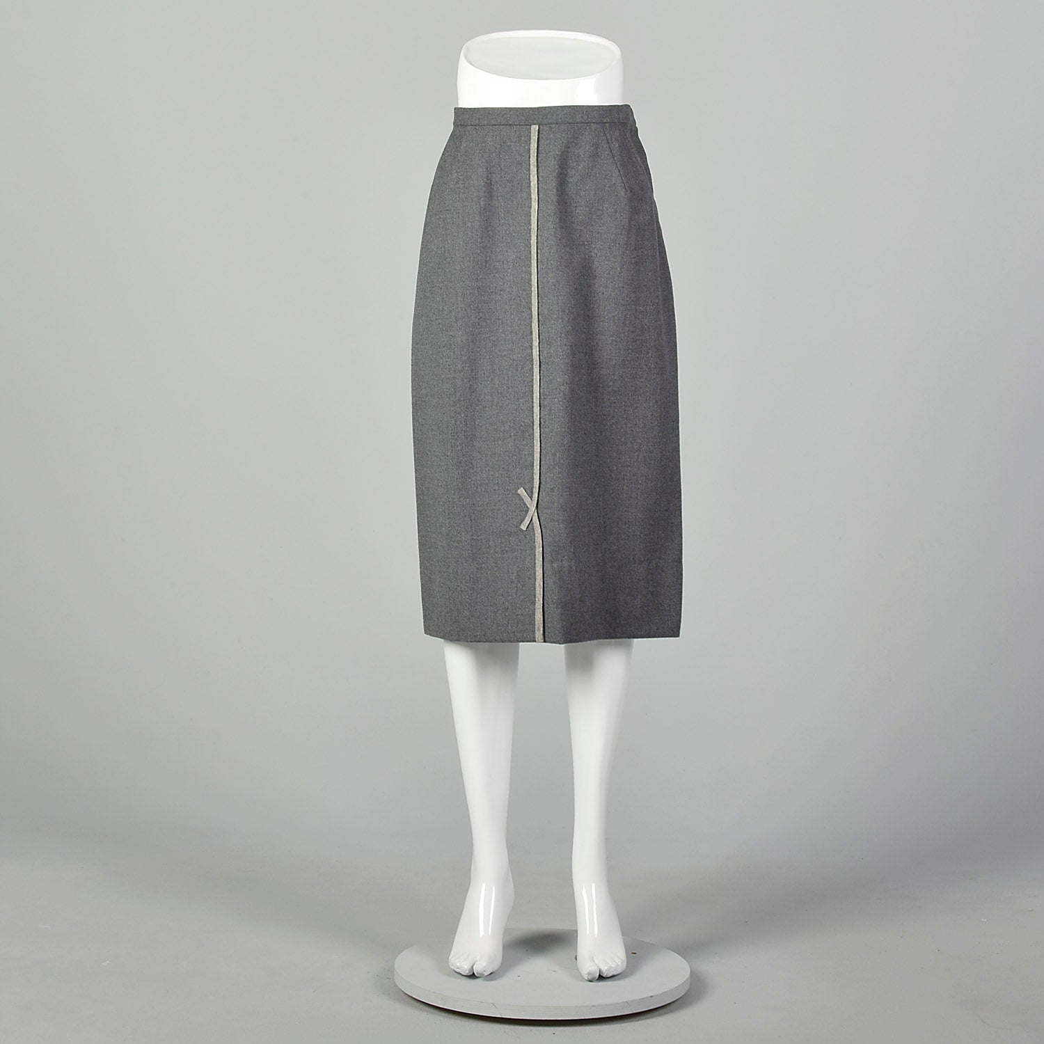 Medium 1950s Gray Wool Skirt with Dove Gray Details