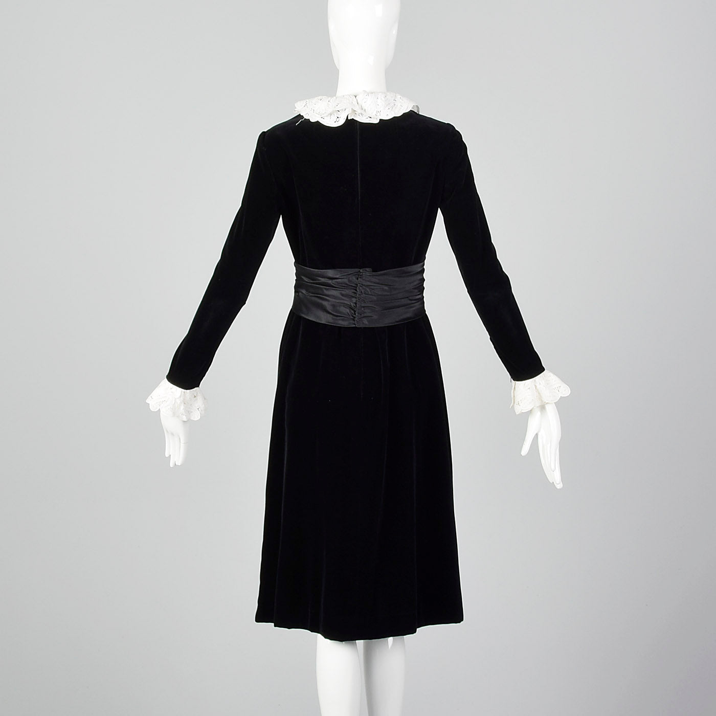 Small  1960s Black Velvet Dress