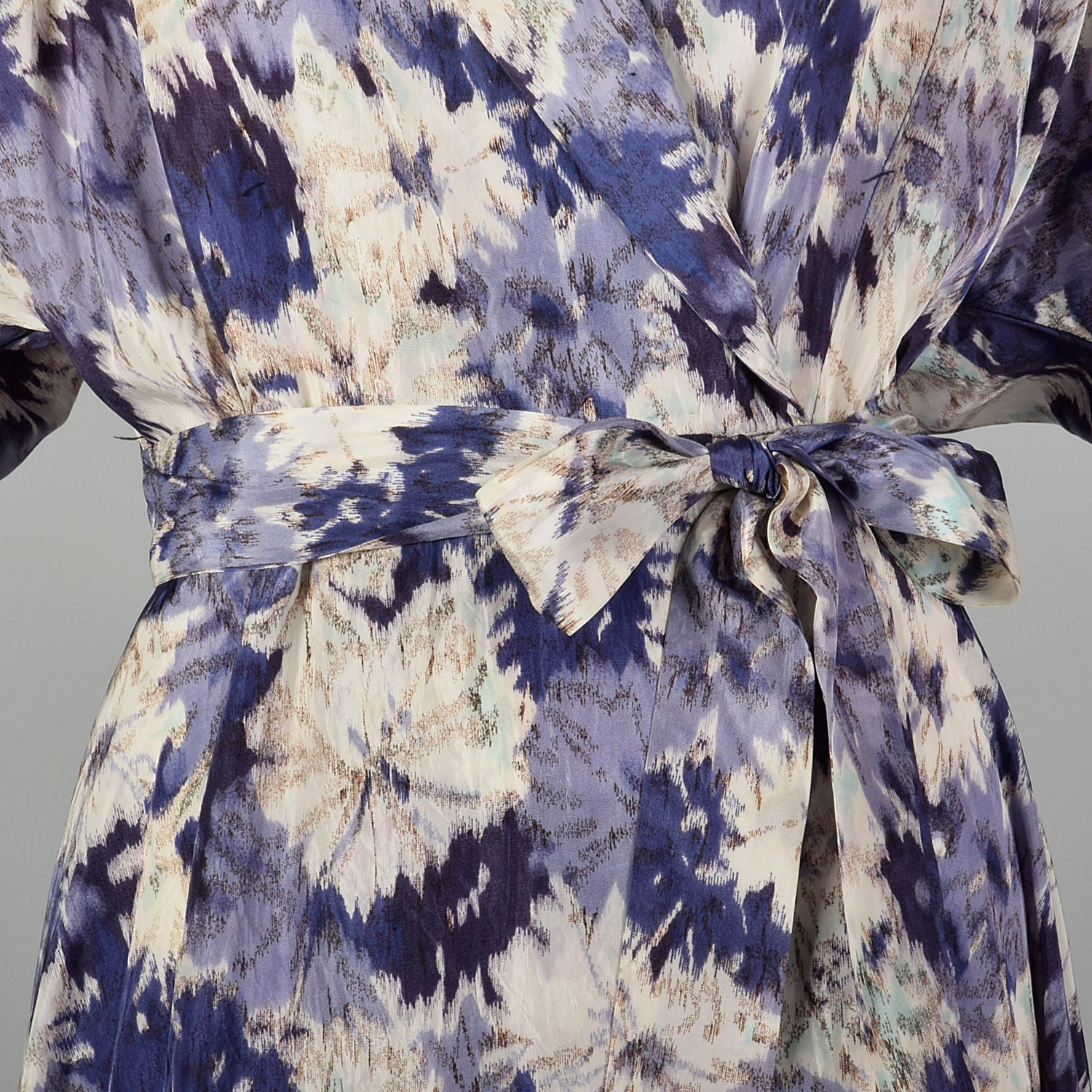 Large-XXL 1950s Purple Floral Robe