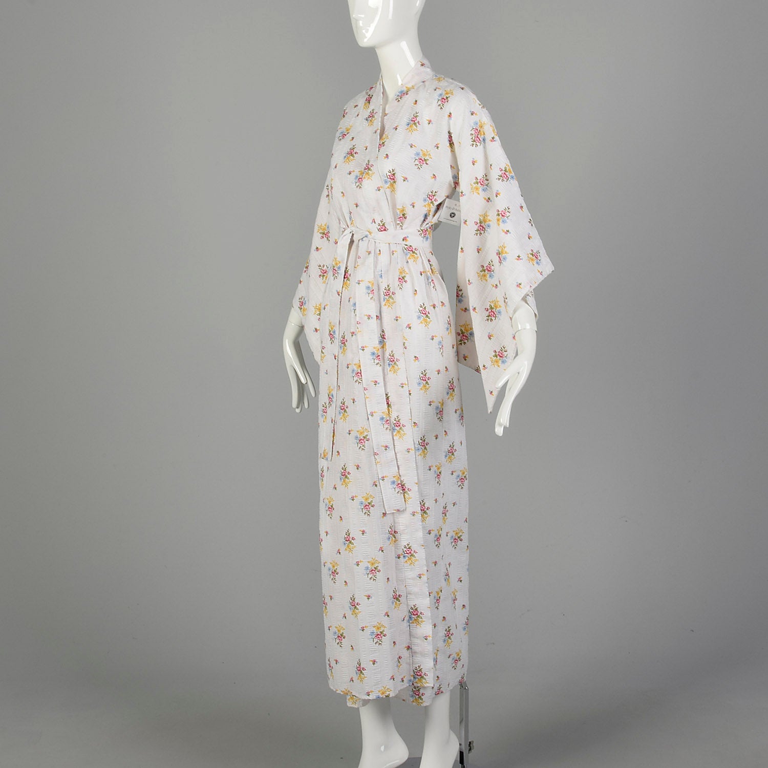 White Cotton 1970s Kimono Floral Seersucker Robe Long Sleeve