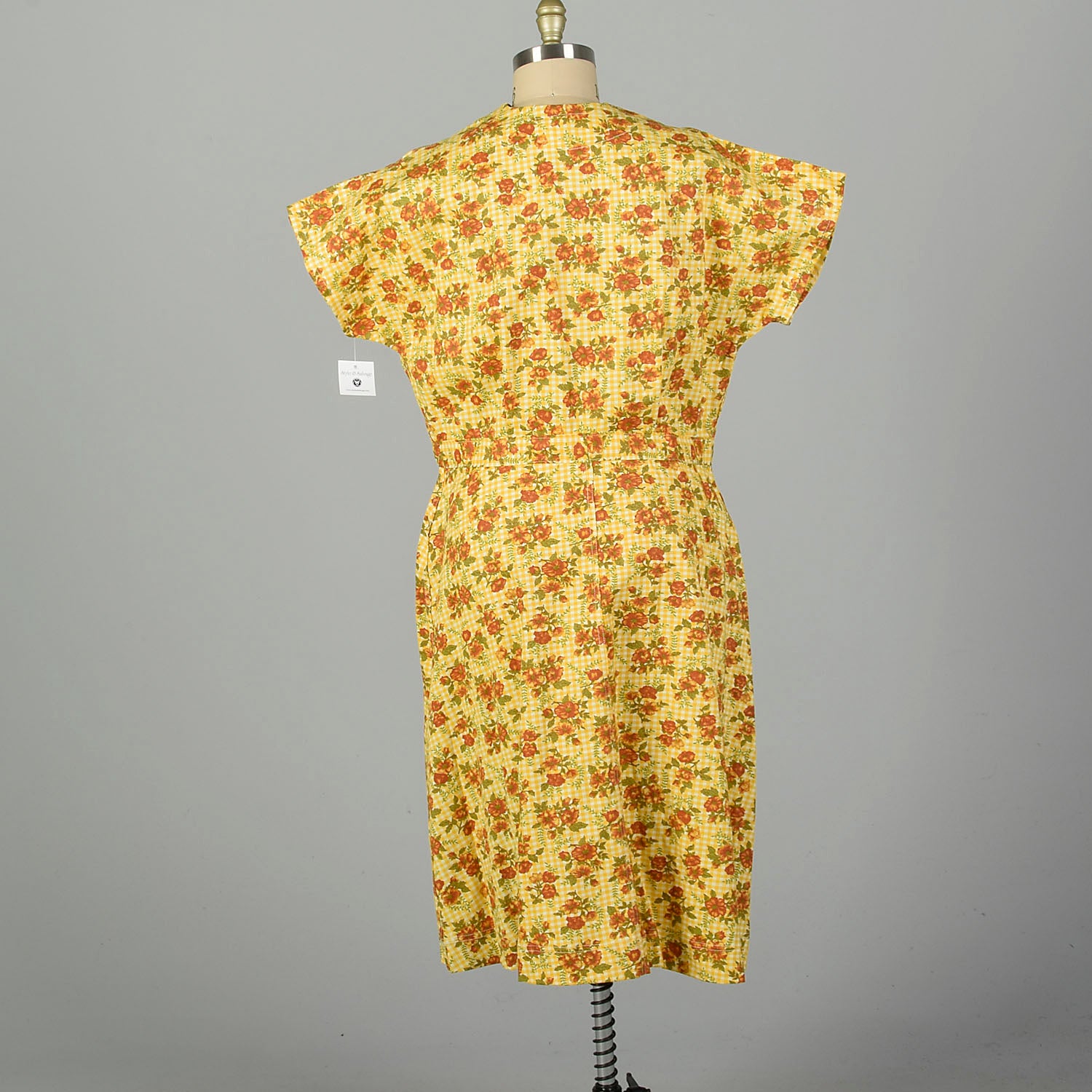 XXL 1960s Housekeeping Uniform Yellow Floral Gingham Cotton Motel Maid Style & Salvage XXL 1960s Housekeeping Uniform Yellow Floral Gingham Cotton Motel Maid Style & Salvage