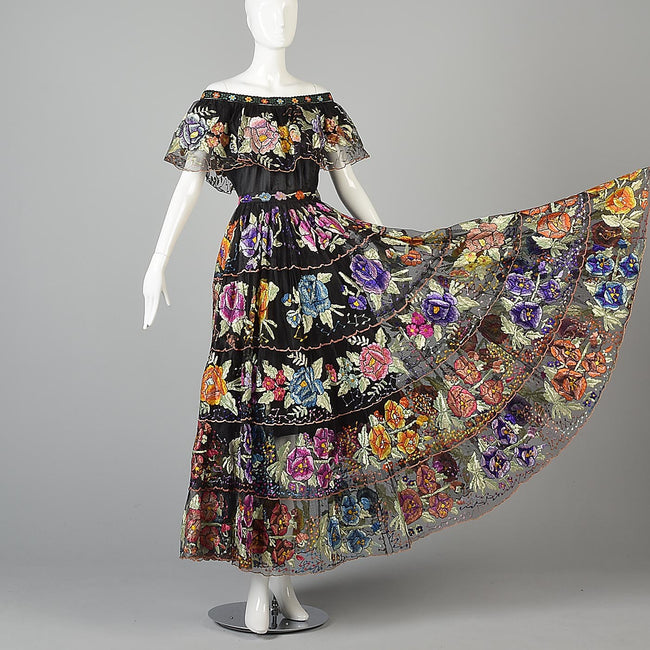 1950s Chiapas Mexican Two Piece Dress with Full Circle Embroidered Skirt
