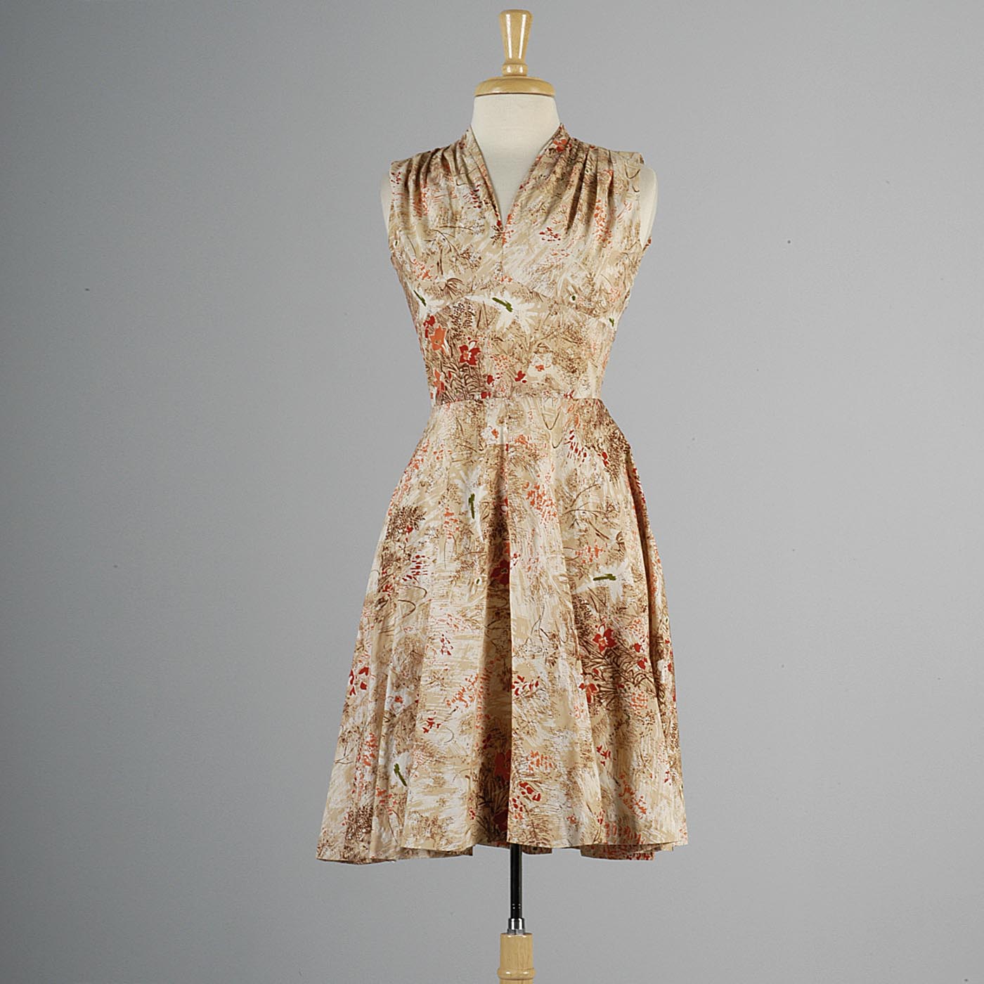 1950s Cotton Day Dress with V-Neck and Pleated Shoulders