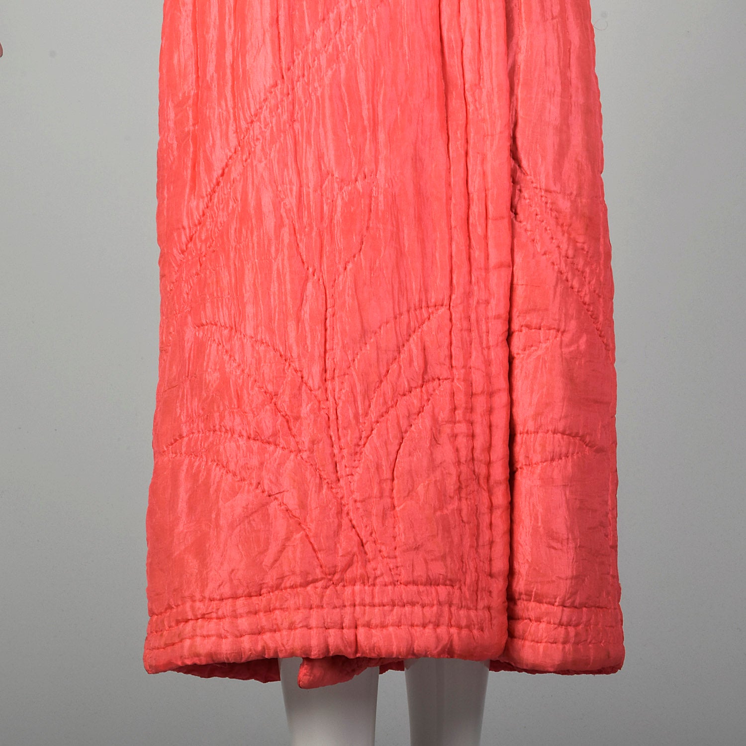 Medium-Large 1930s Pink Quilted Robe