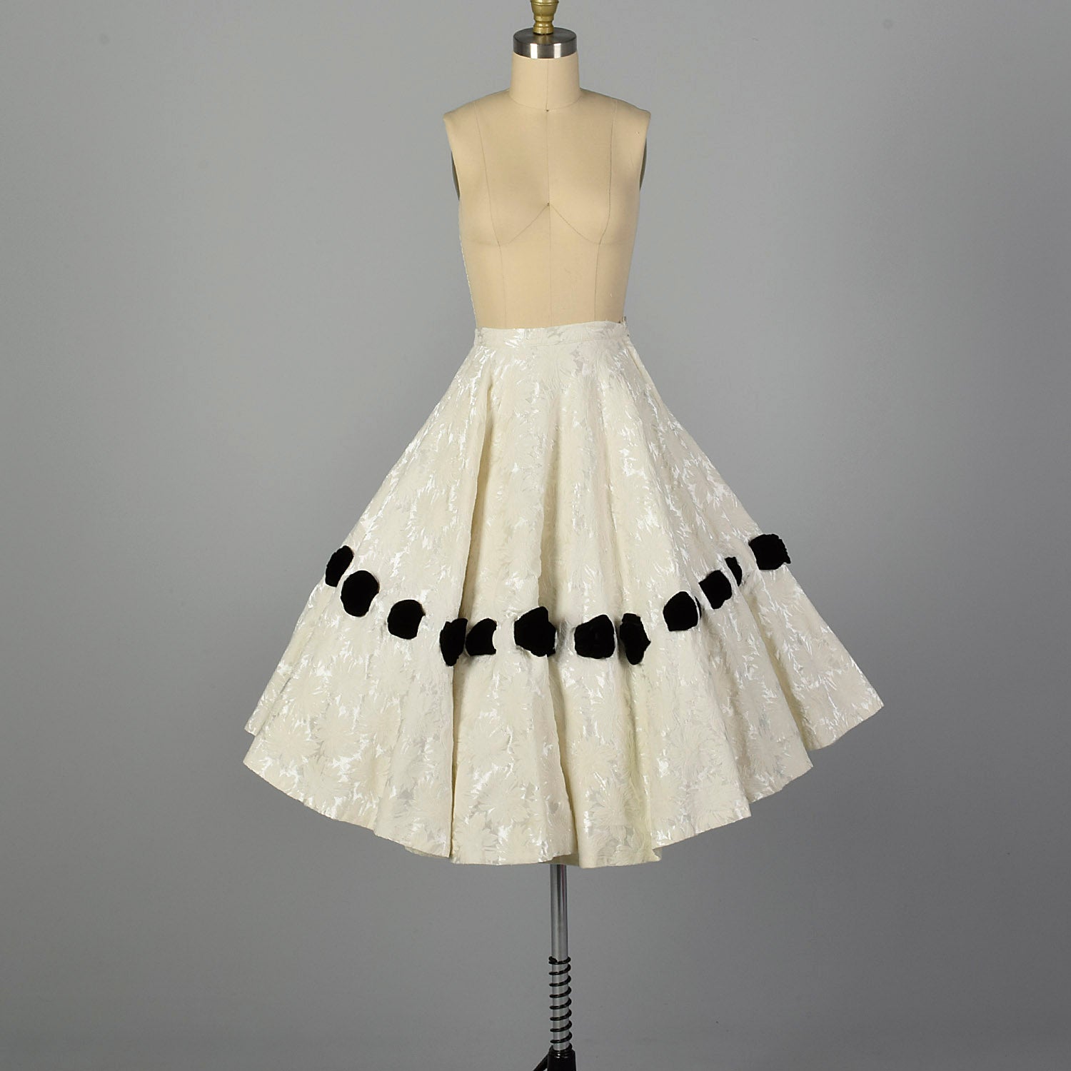 XS 1950s  White Brocade Circle Skirt with Velvet Ribbon