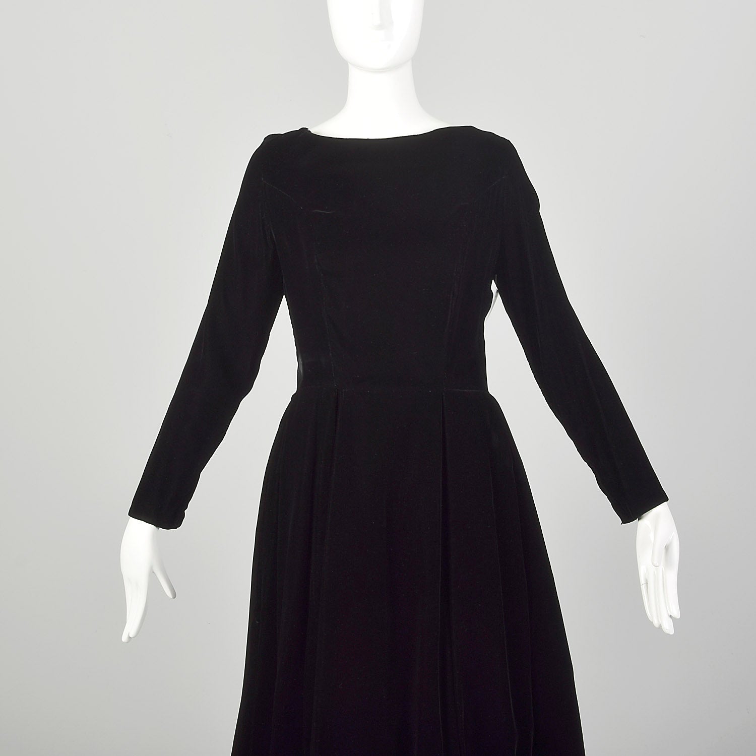 Small 1950s Black Velvet Cocktail Dress Winter Holiday Long Sleeve Tim Style & Salvage Small 1950s Black Velvet Cocktail Dress Winter Holiday Long Sleeve Tim Style & Salvage