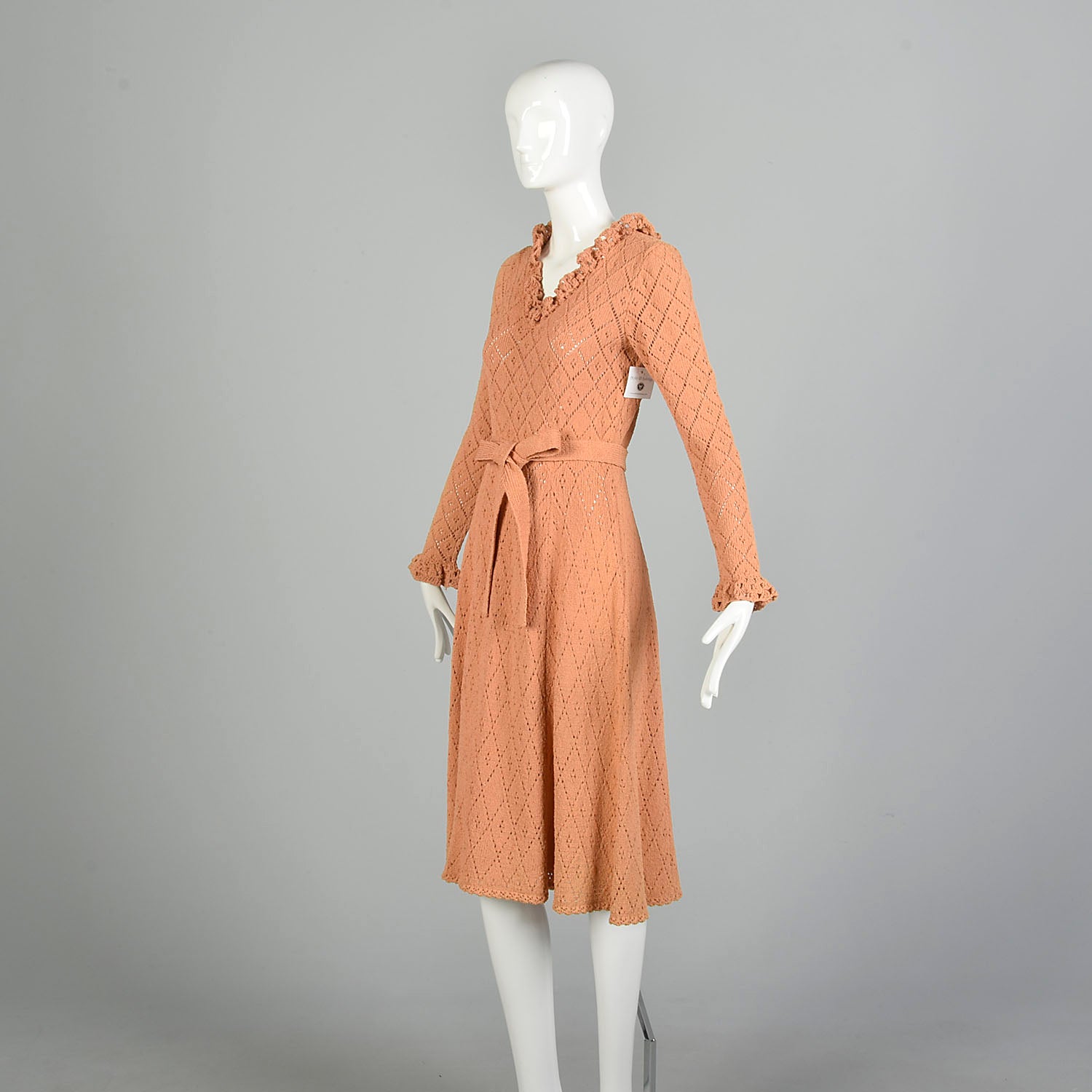 Medium 1970s Long Sleeve Peach  Knit Dress Scalloped Hem Ruffled Collar Cuffs