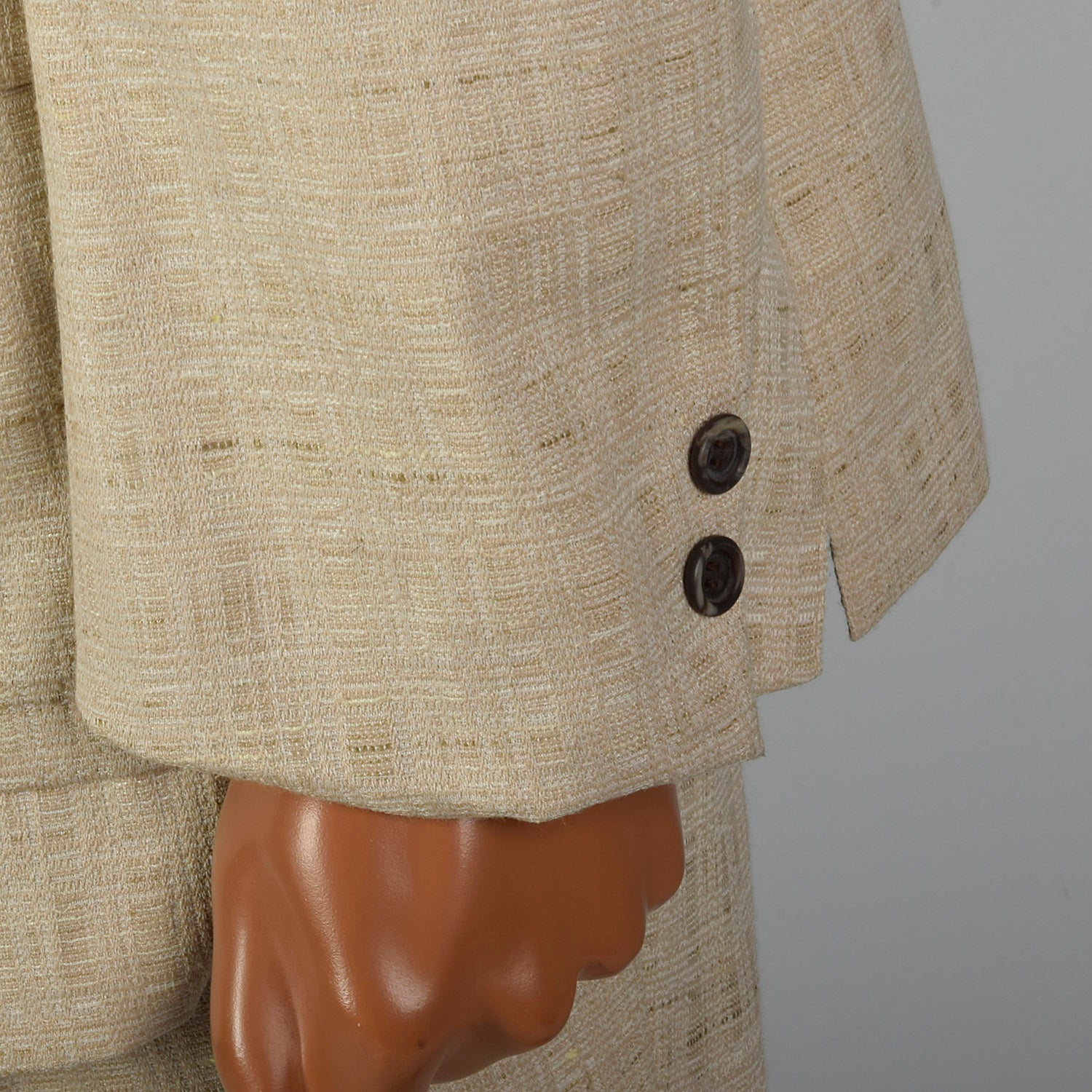 45L 1970s Mens Two Piece Suit Two Button Tan Texture Weave