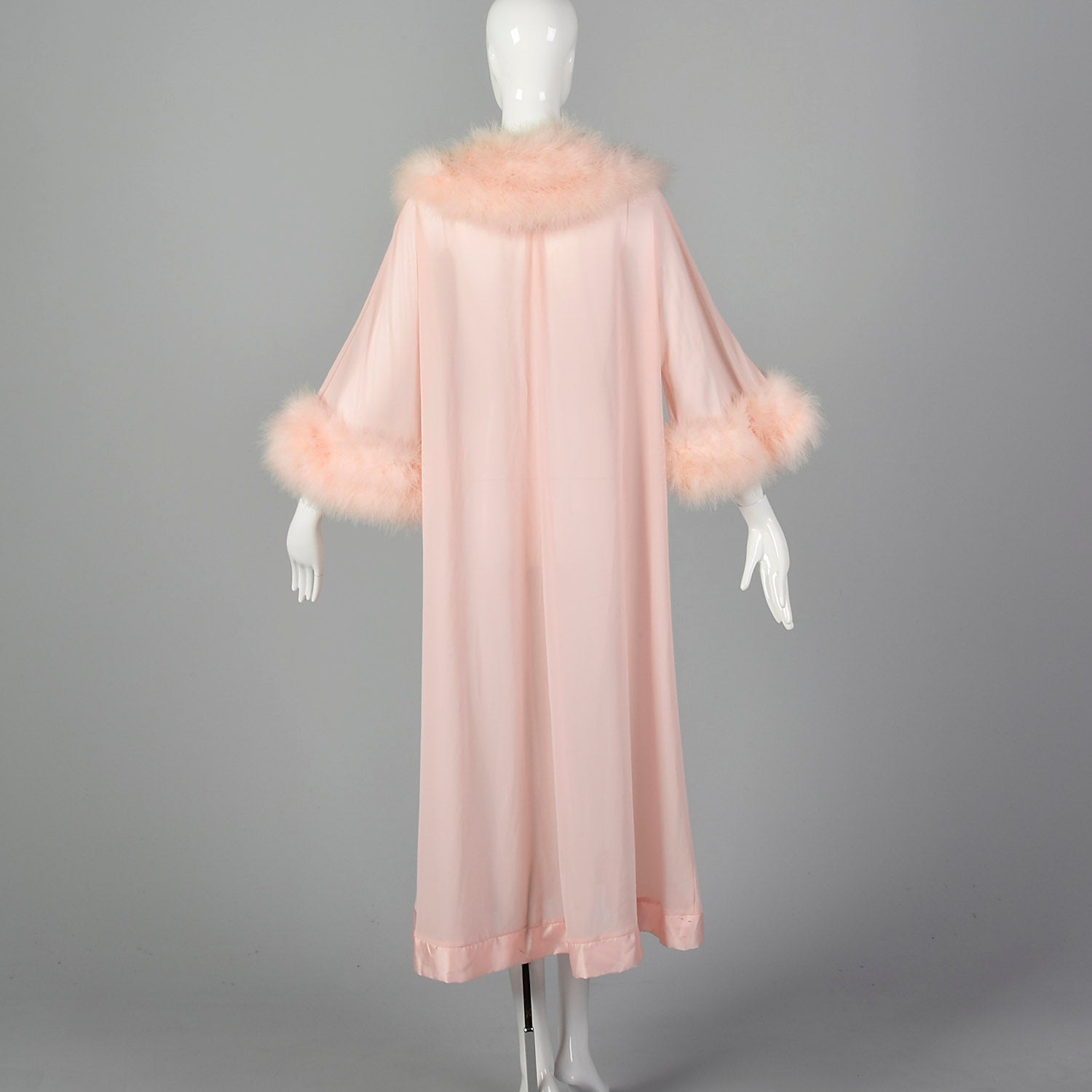 Lucie Ann Pink Neglige Robe with Feather collar