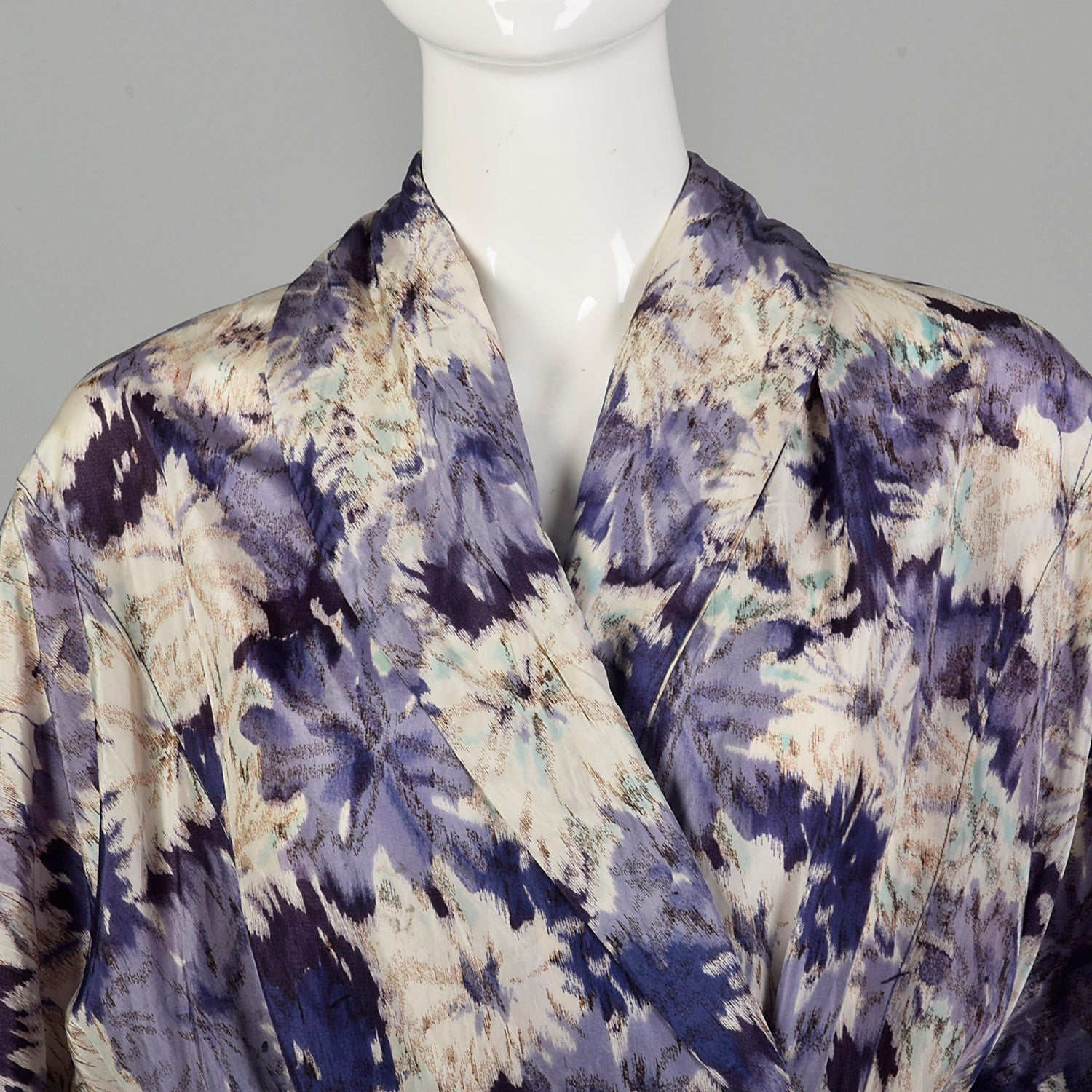 Large-XXL 1950s Purple Floral Robe