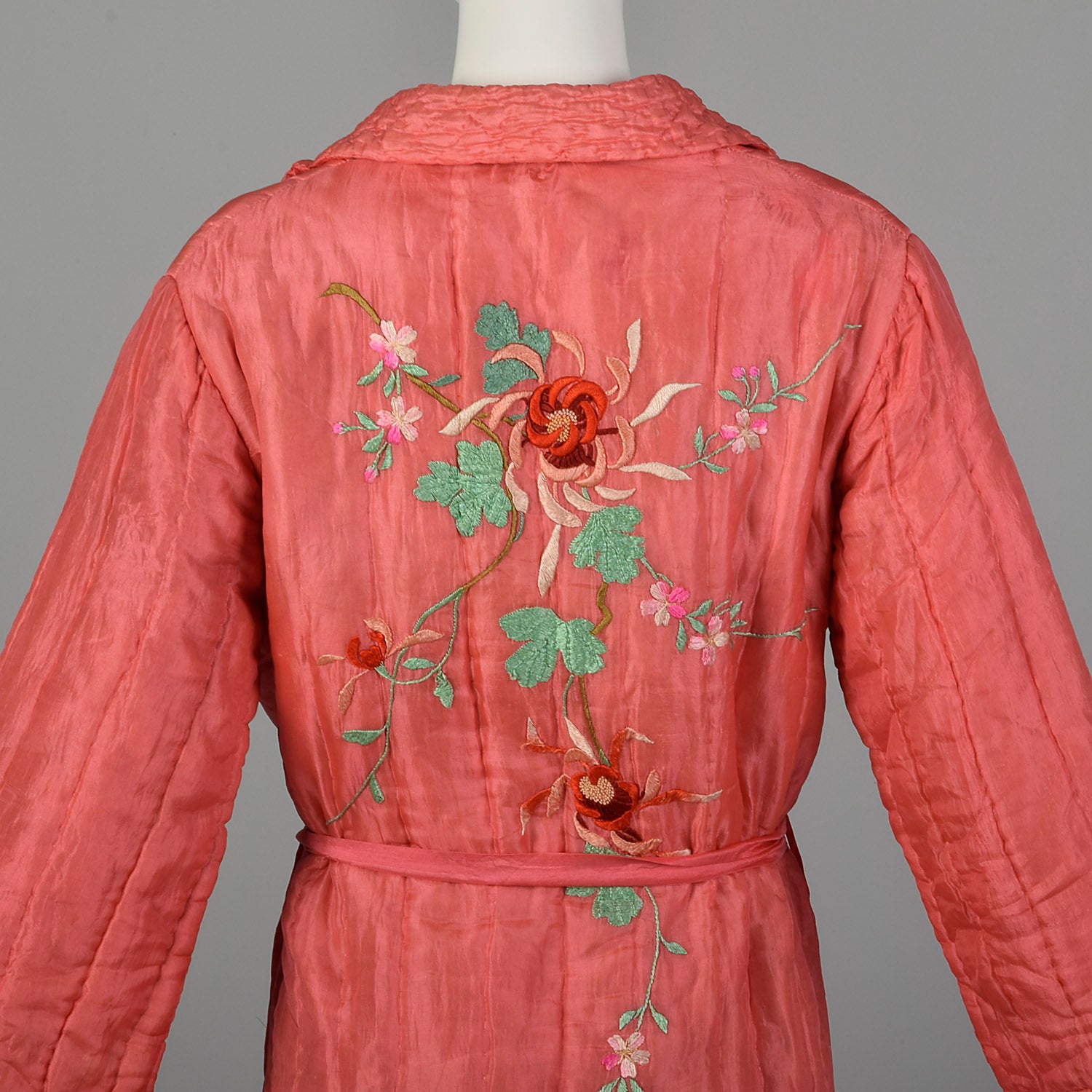 Medium-Large 1930s Pink Quilted Robe