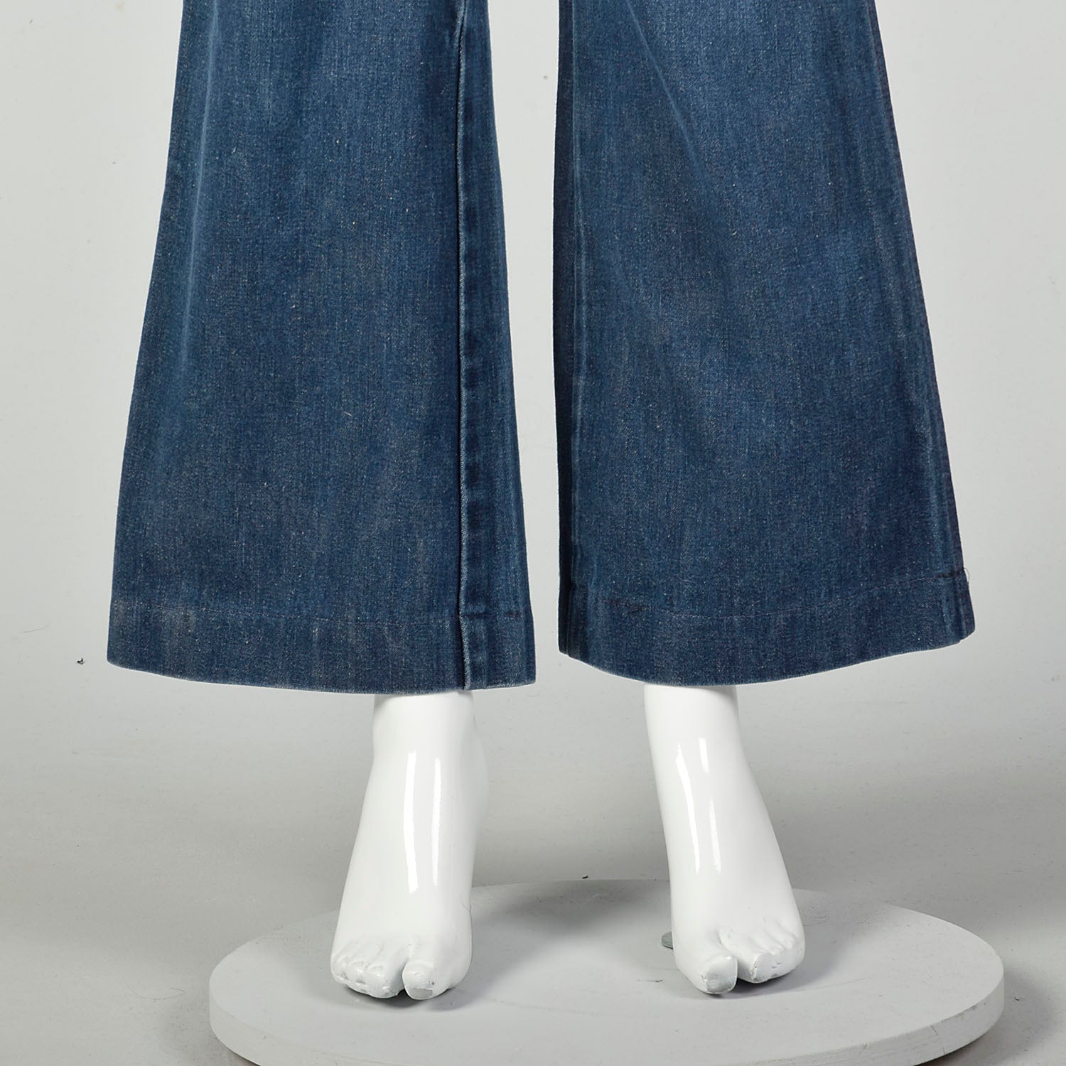 Small 1970s High Waisted Jeans Hippie Bell Bottoms Embroidered Pockets