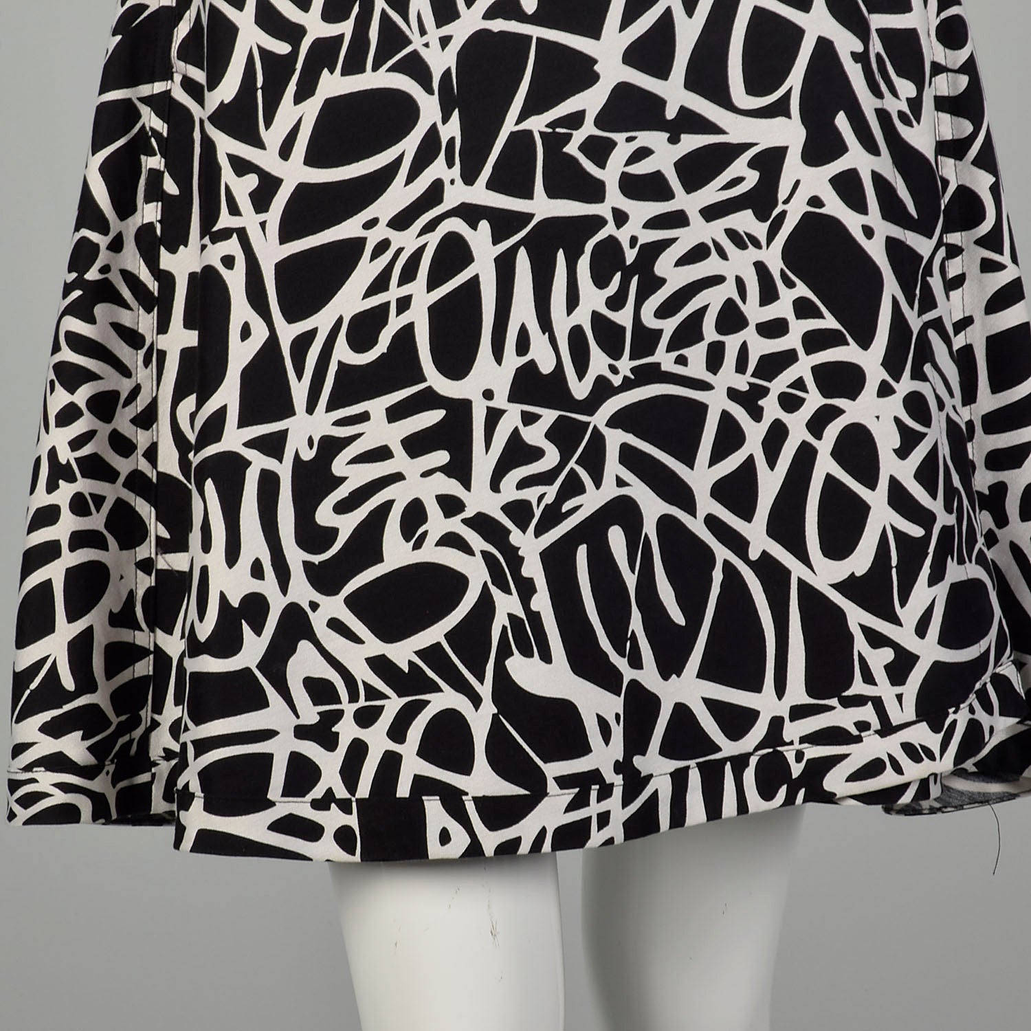Medium Diane Von Furstenberg Wrap Dress Tie Waist Black Abstract Print
