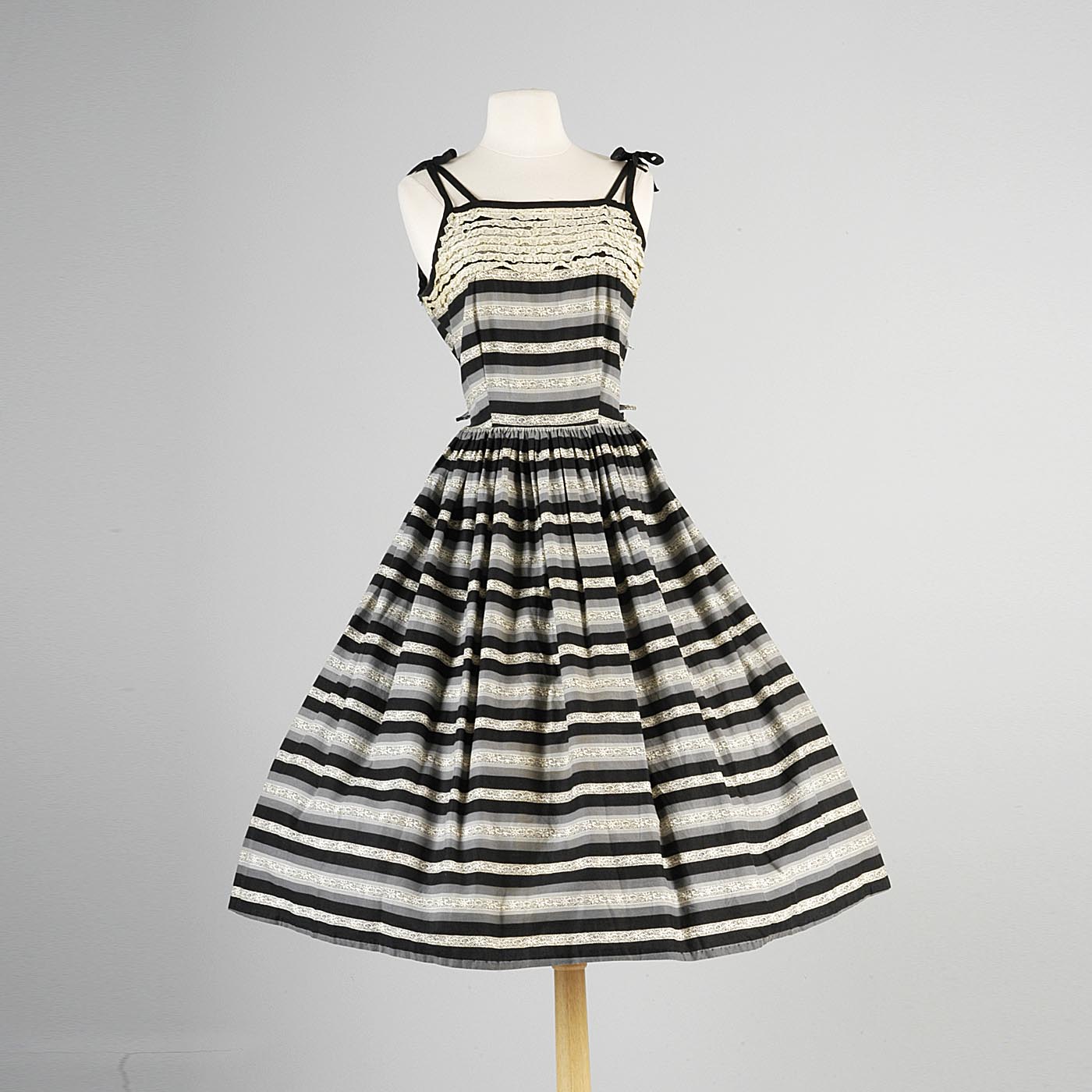 1950s Black and Gray Lace Print Dress
