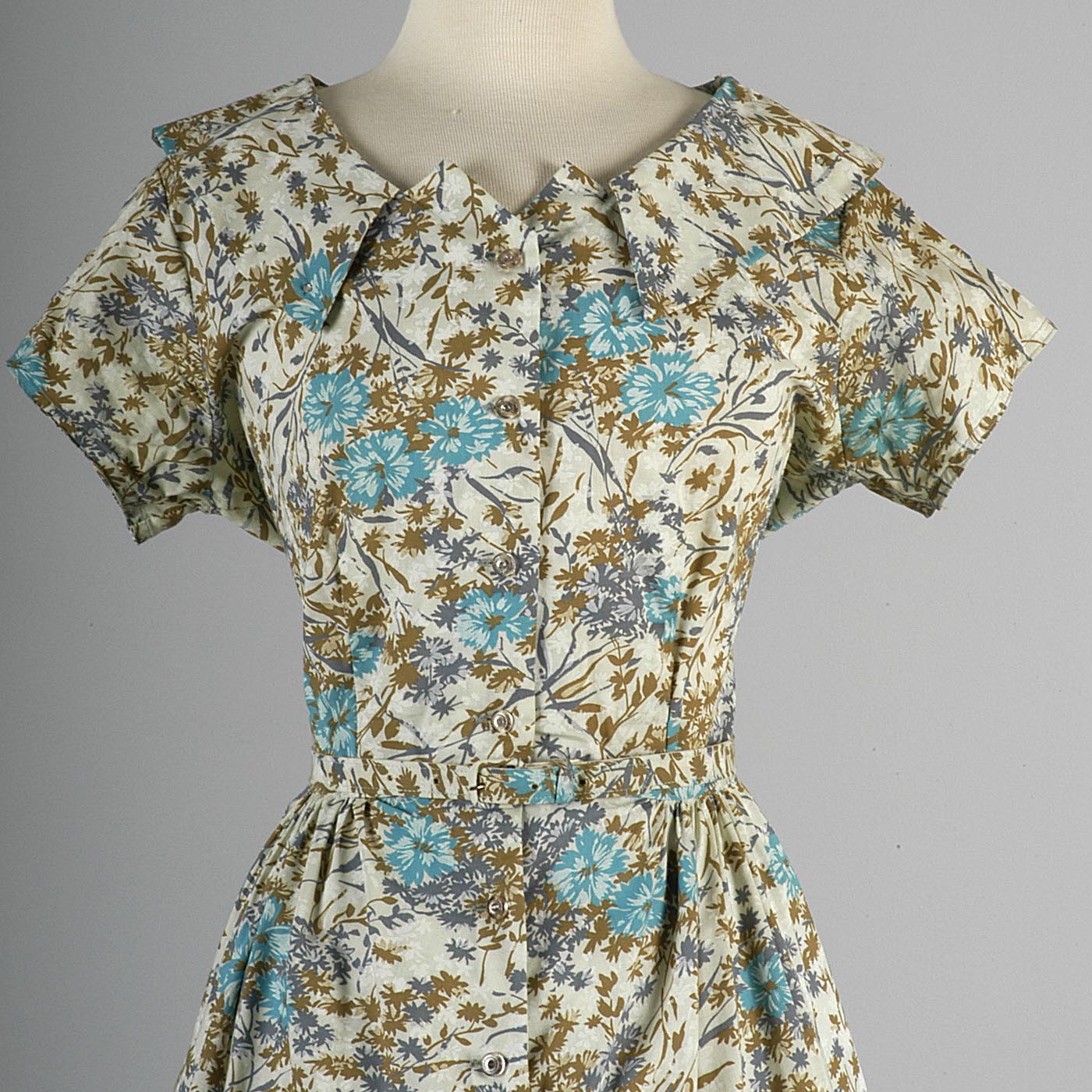1950s Floral Print Day Dress with Elegant Neckline