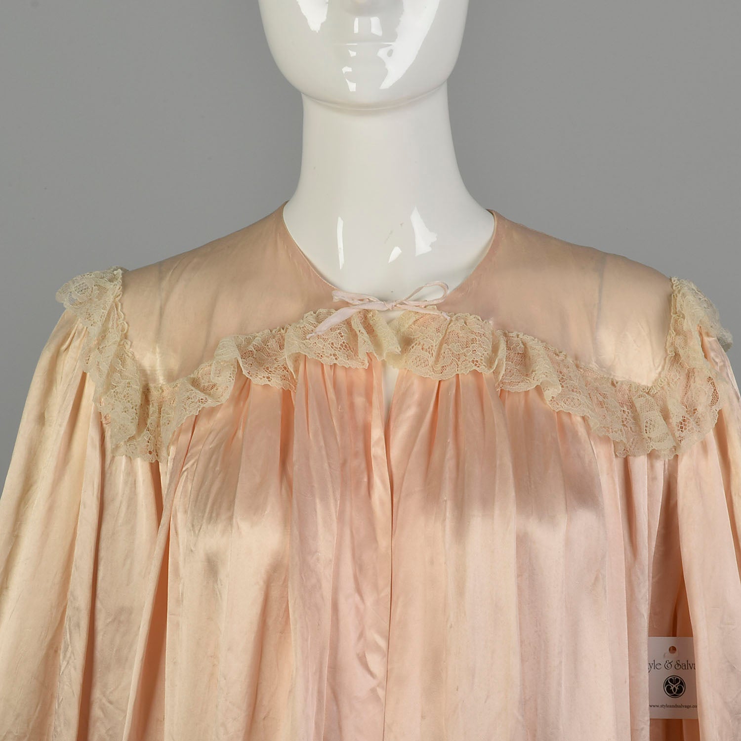 Medium 1950s Bed Jacket Pink Silk Glamorous Boudoir Swing Robe Lingerie