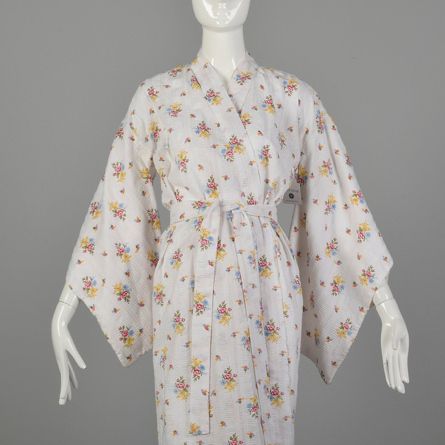 White Cotton 1970s Kimono Floral Seersucker Robe Long Sleeve