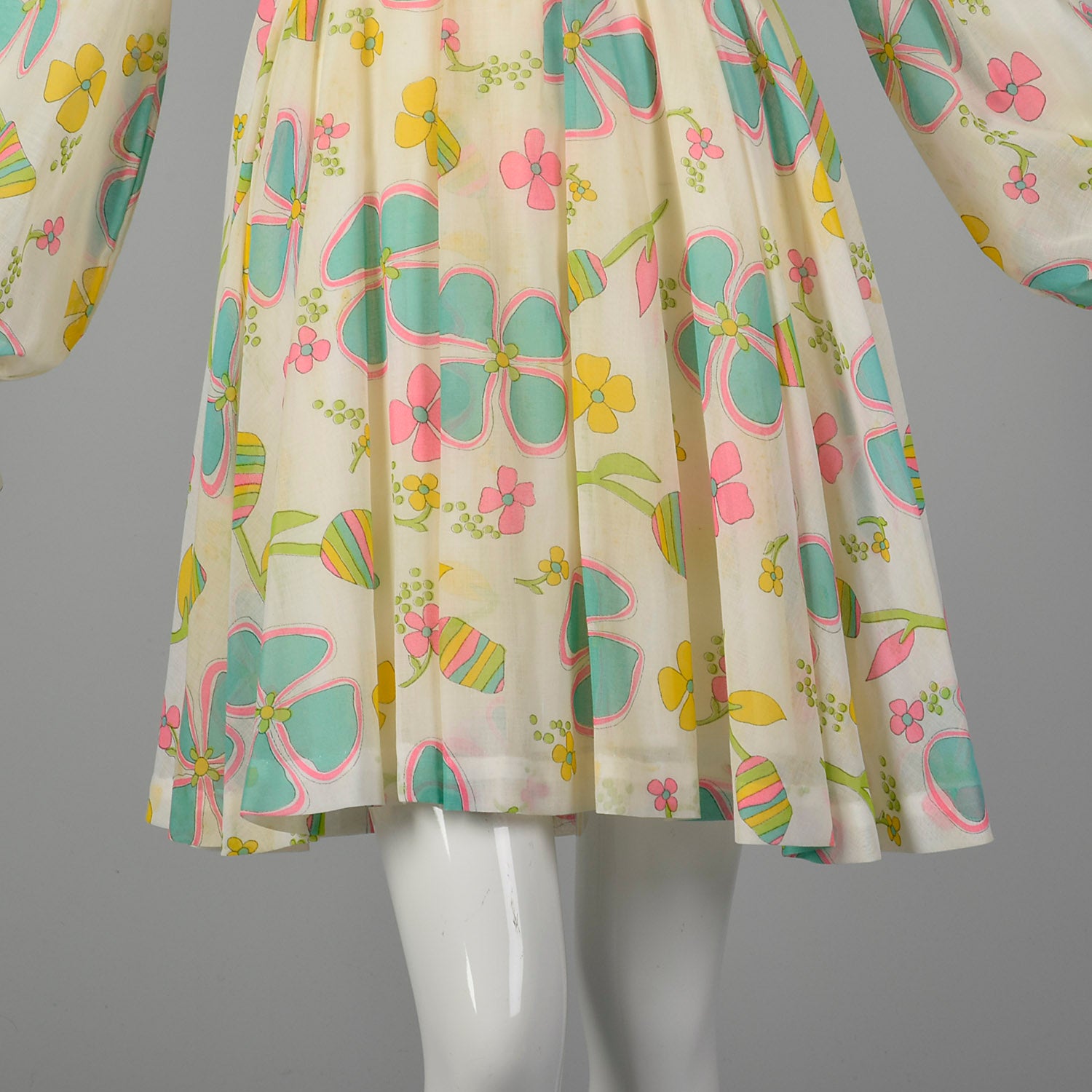 XS 1970s White Floral Long Sleeve Dress