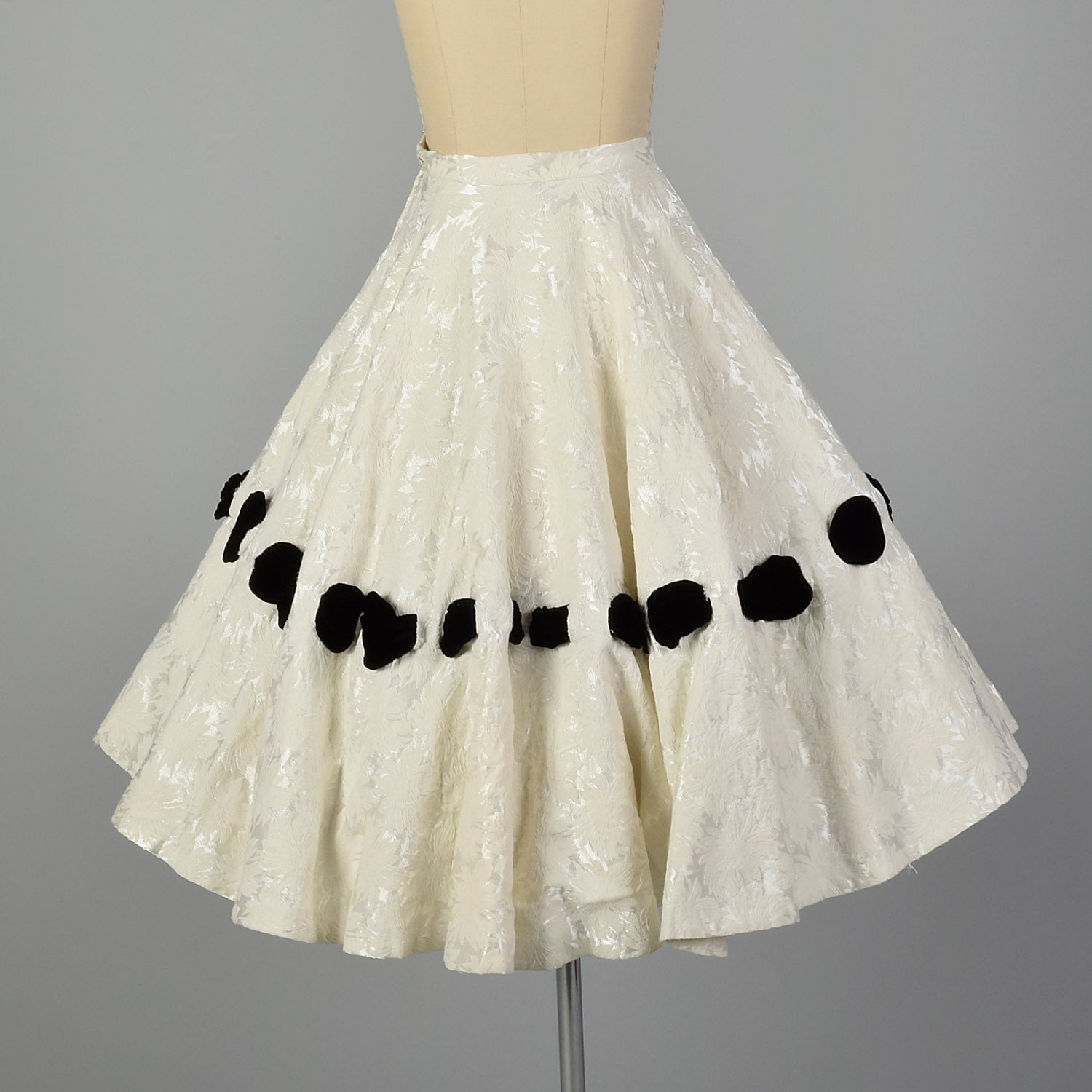 XS 1950s  White Brocade Circle Skirt with Velvet Ribbon