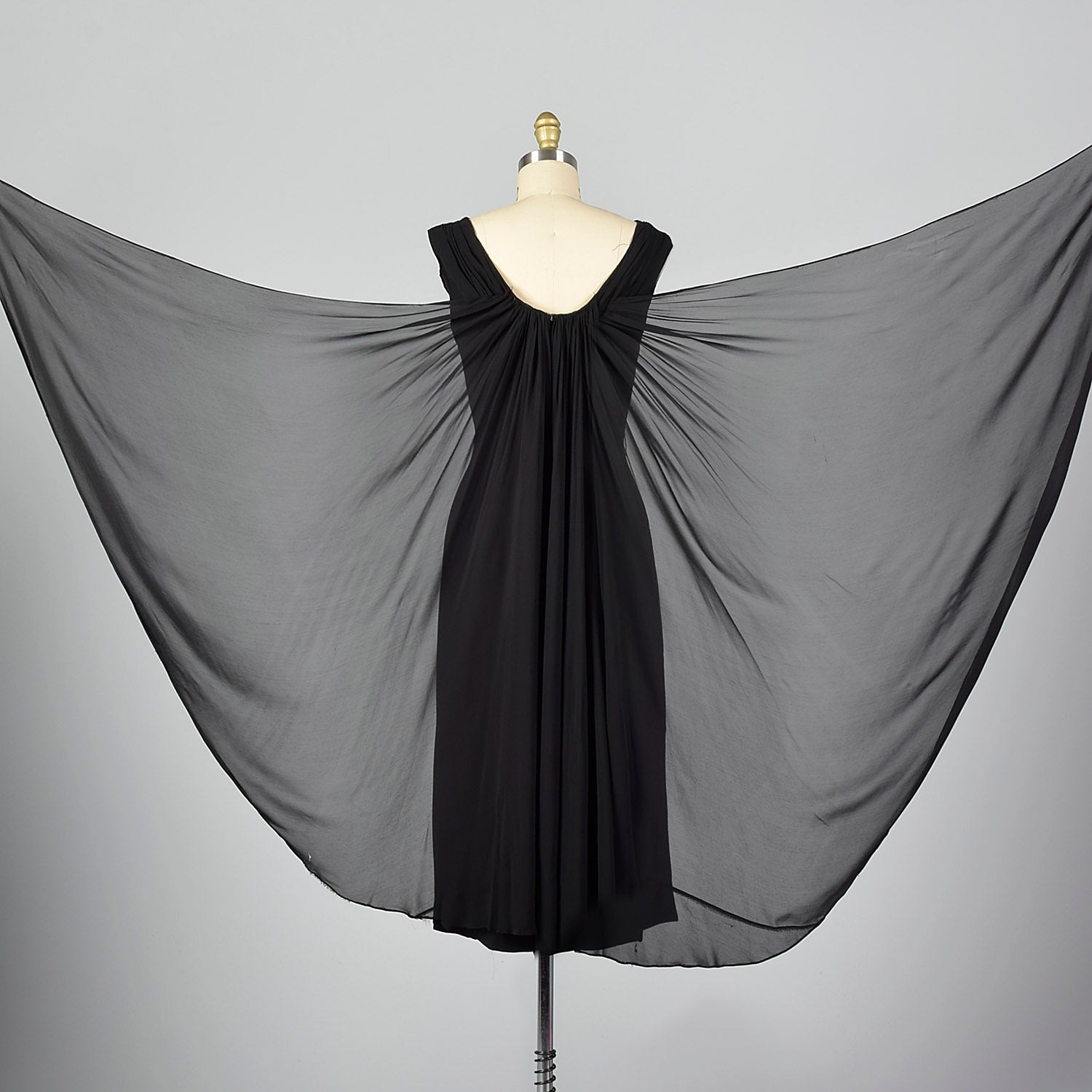 XS 1950s Black Cocktail Dress with Train