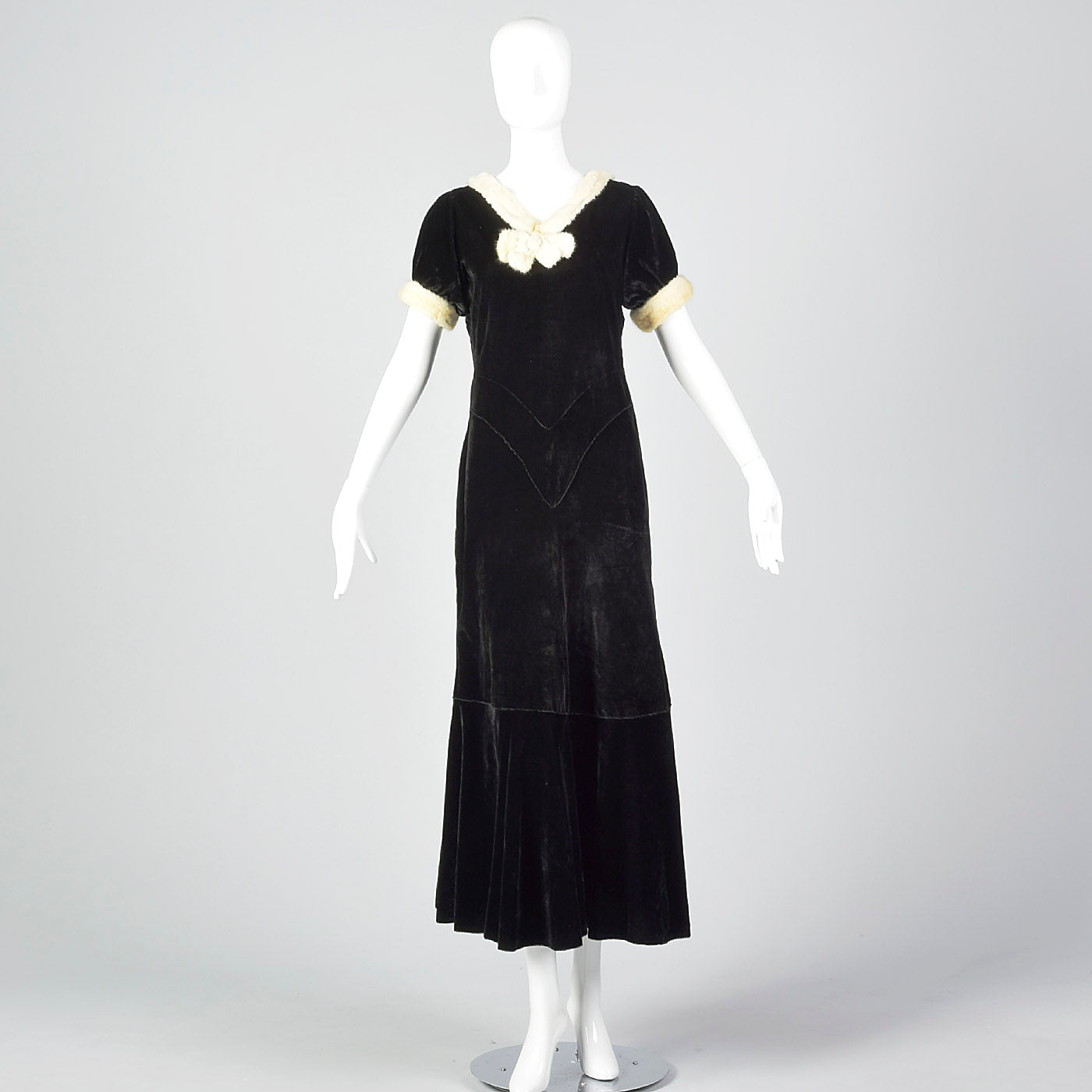1930s Black Velvet Dress with Fur Collar