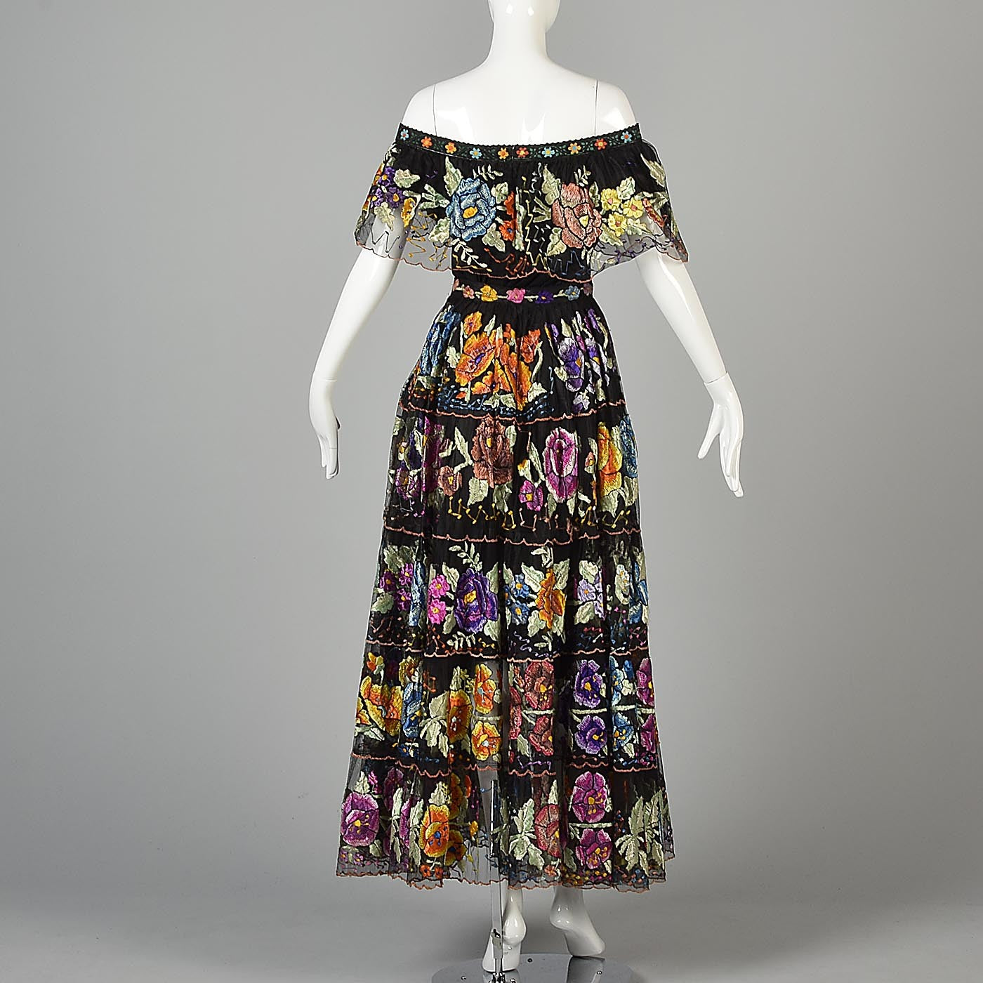 1950s Chiapas Mexican Two Piece Dress with Full Circle Embroidered Skirt