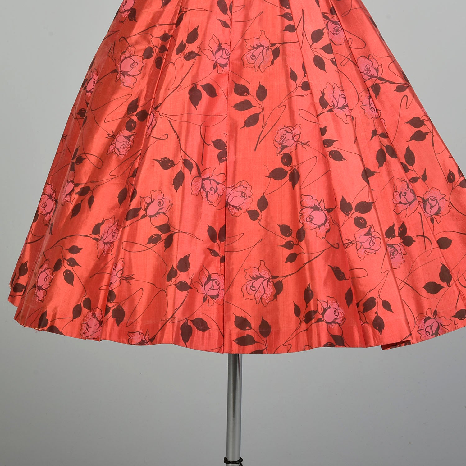 XS 1950s AS IS Red Fit & Flare Novelty Rose Print Shelf Bust Cocktail Dress