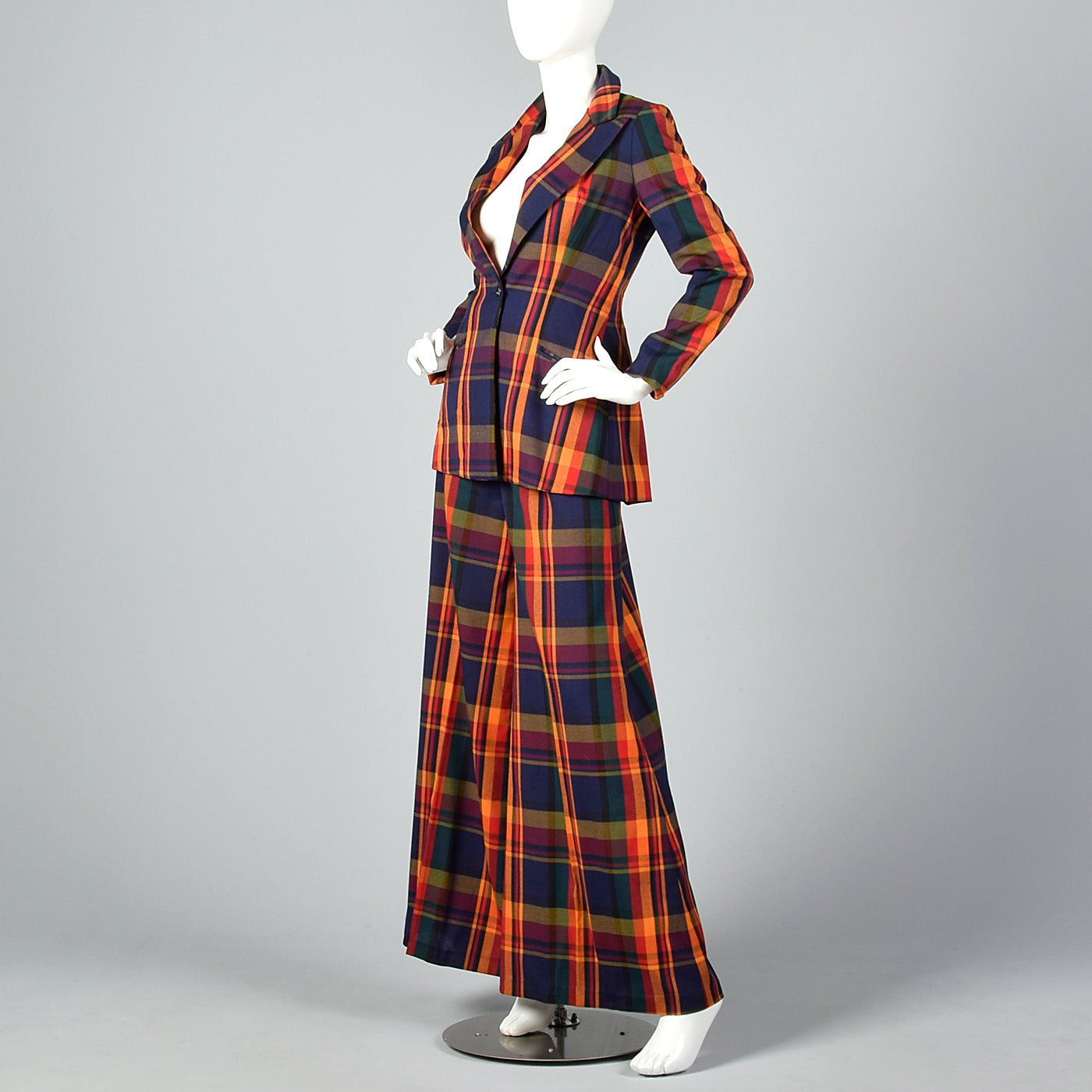 1970s Plaid Pant Suit with Palazzo Pants and Fitted Blazer