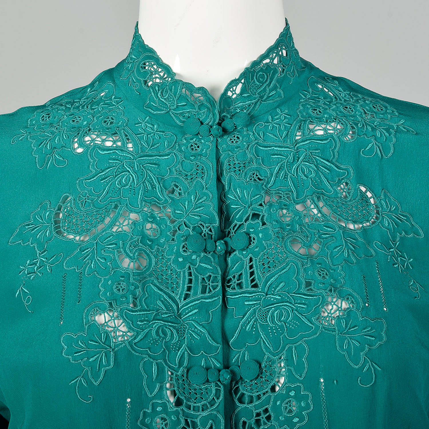 Medium 1960s Kelly Green Silk Blouse