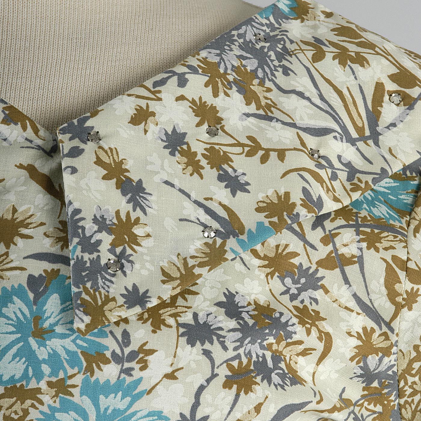 1950s Floral Print Day Dress with Elegant Neckline