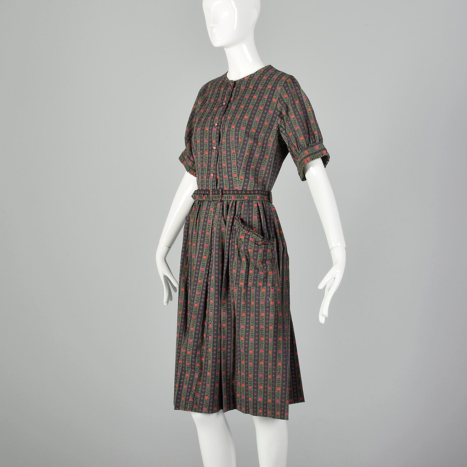Medium 1950s Green Novelty Tulip Print Day Dress