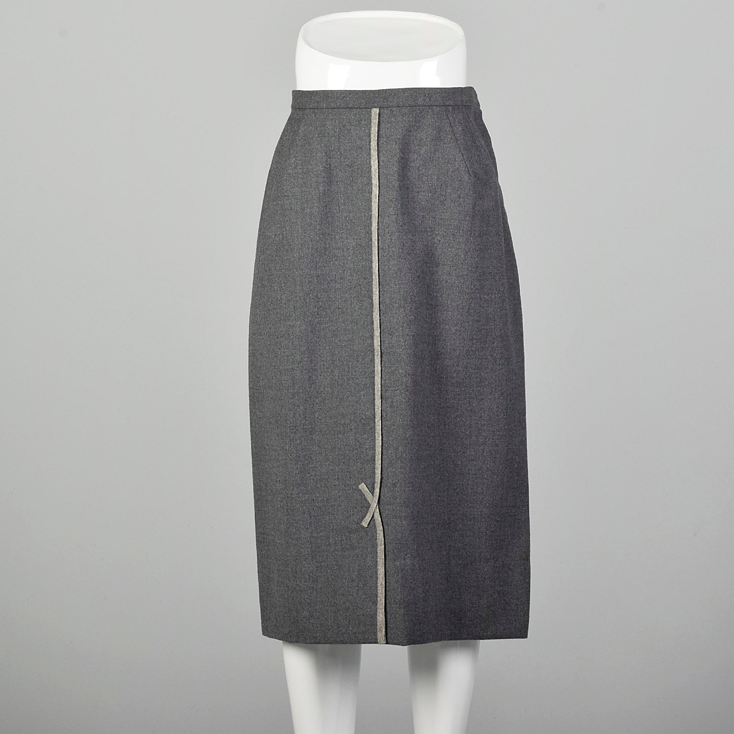 Medium 1950s Gray Wool Skirt with Dove Gray Details