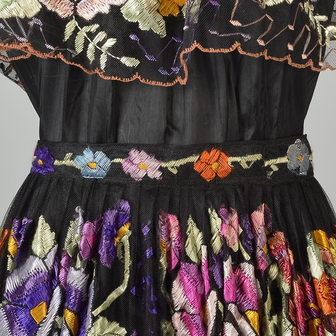 1950s Chiapas Mexican Two Piece Dress with Full Circle Embroidered Skirt