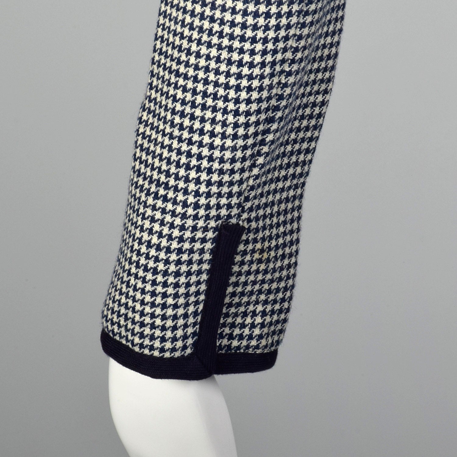 Medium Geoffrey Beene 1970s Navy Houndstooth Dress