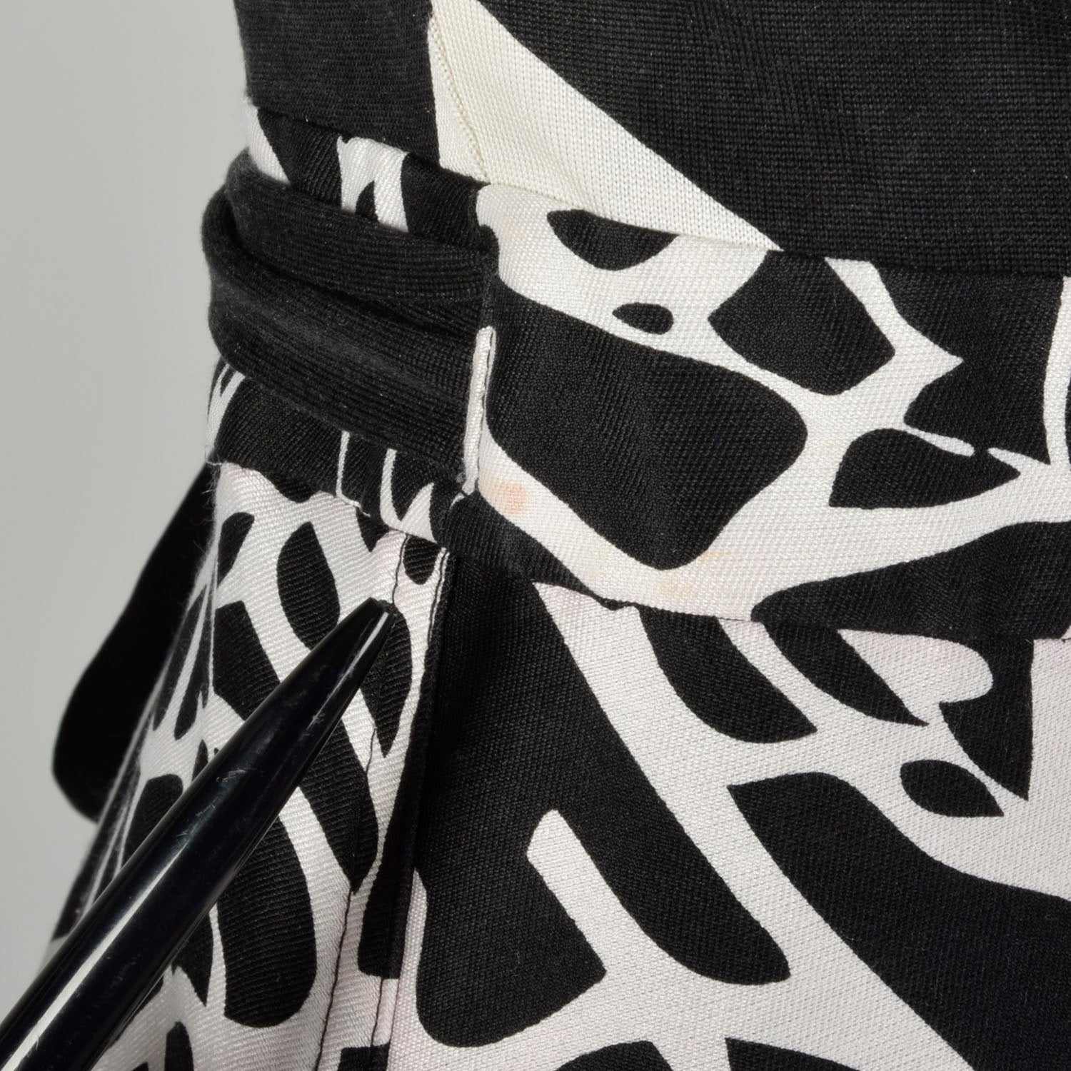 Medium Diane Von Furstenberg Wrap Dress Tie Waist Black Abstract Print