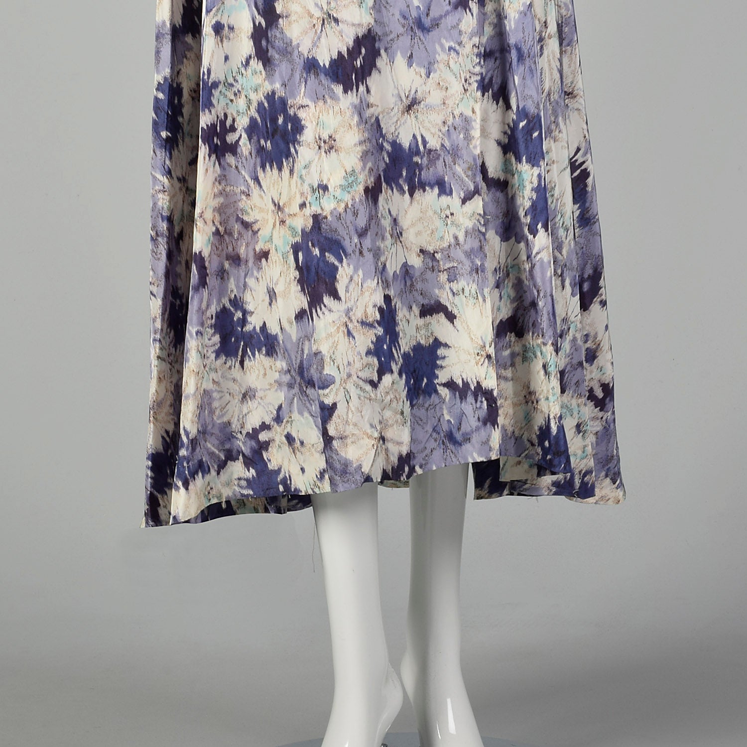 Large-XXL 1950s Purple Floral Robe