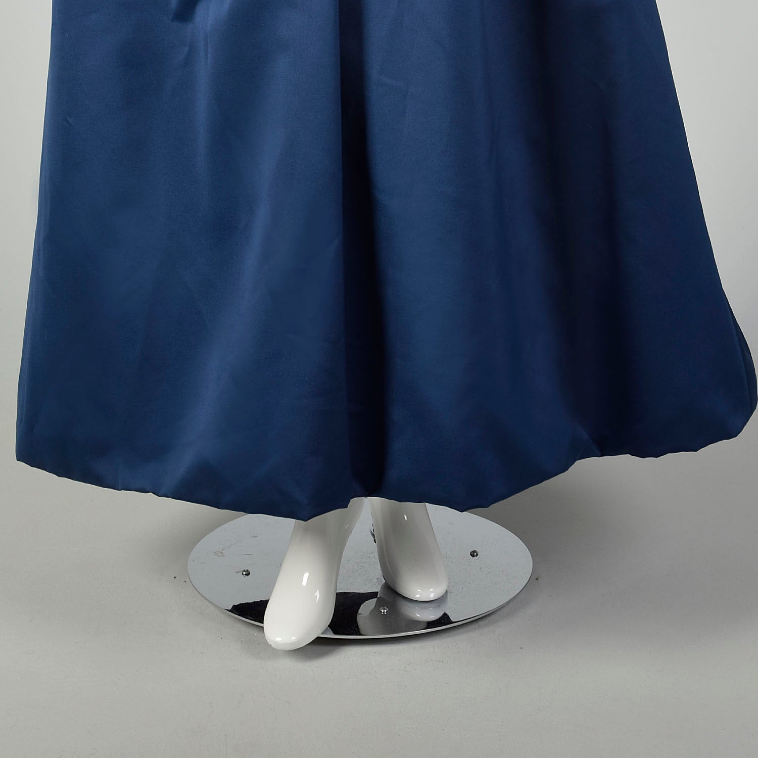 Medium 1990s Oleg Cassini Black Tie Blue Formal Gown Beaded Sweetheart Neckline