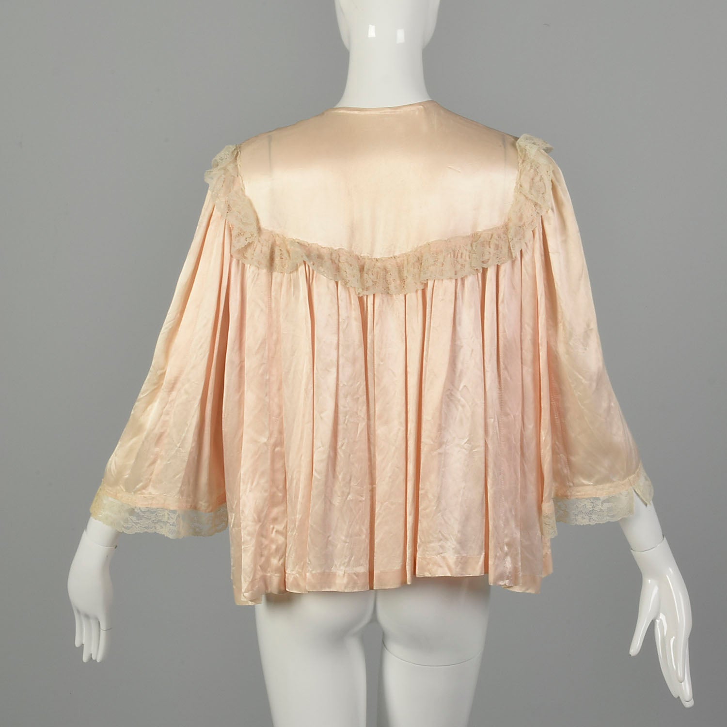 Medium 1950s Bed Jacket Pink Silk Glamorous Boudoir Swing Robe Lingerie