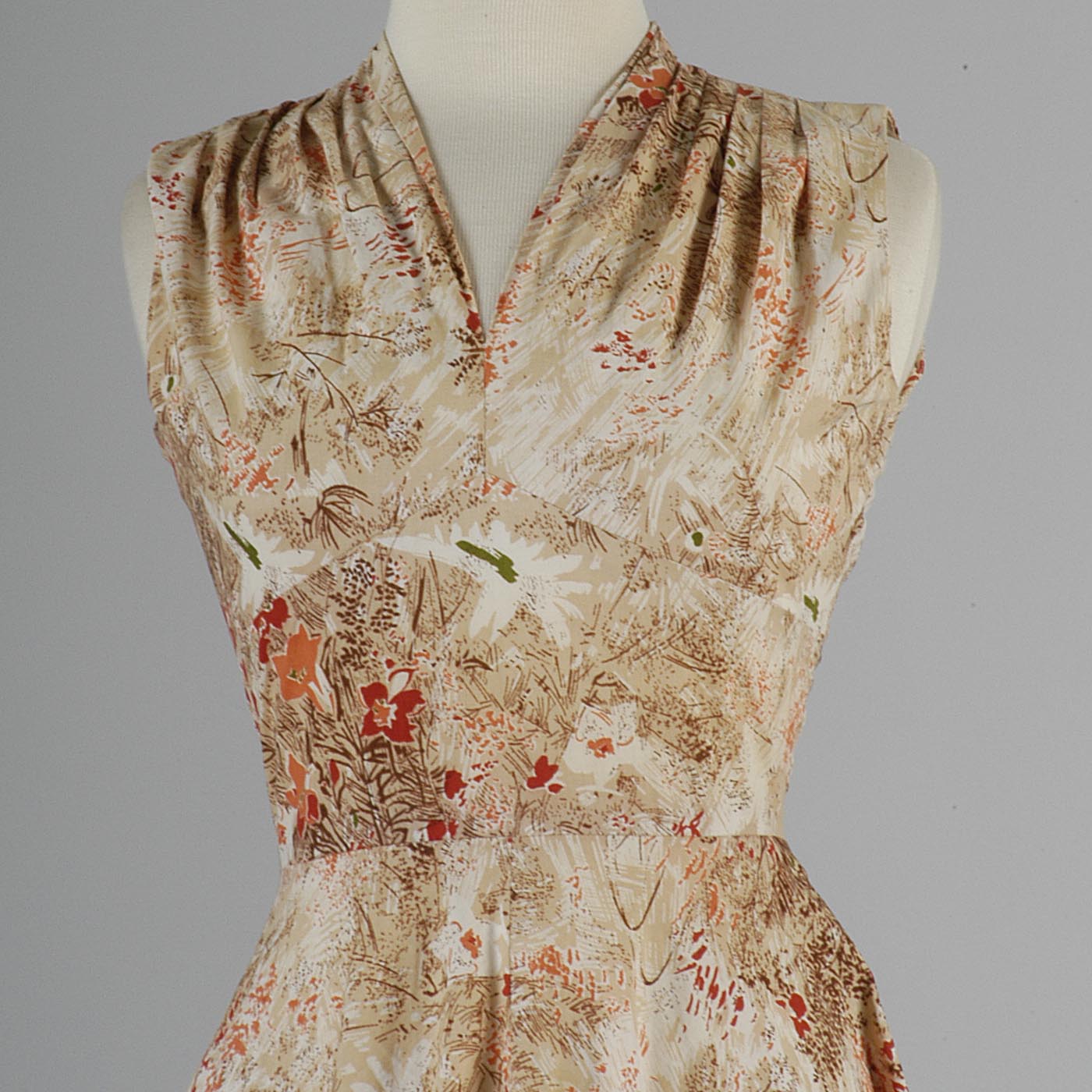 1950s Cotton Day Dress with V-Neck and Pleated Shoulders