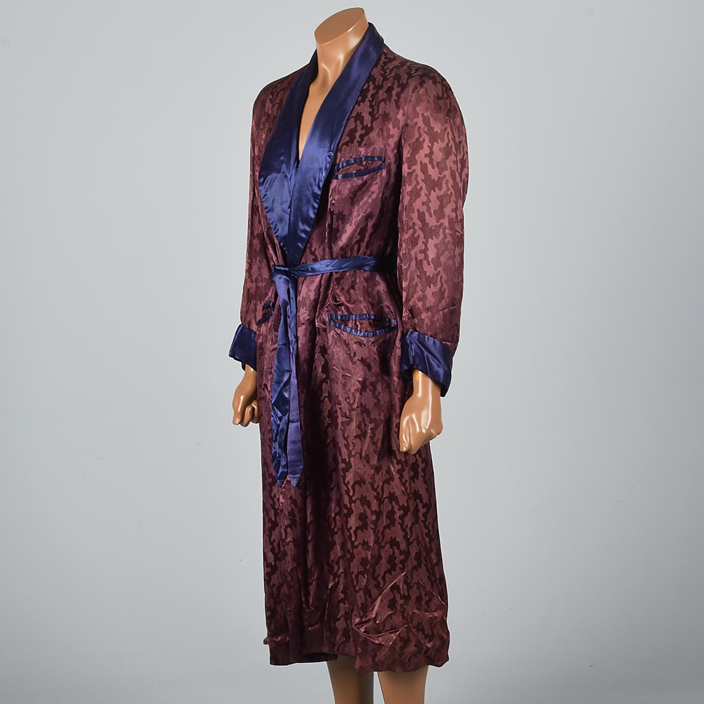 1940s Mens Burgundy Robe with Ameoba Weave