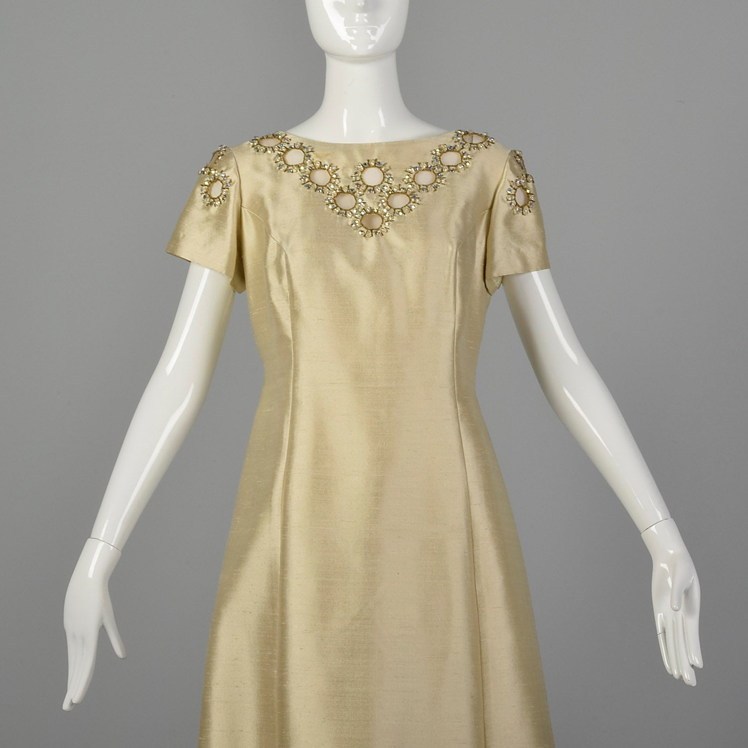 Medium 1960s Beaded Ivory Gold Shift Dress Style & Salvage Medium 1960s Beaded Ivory Gold Shift Dress Style & Salvage