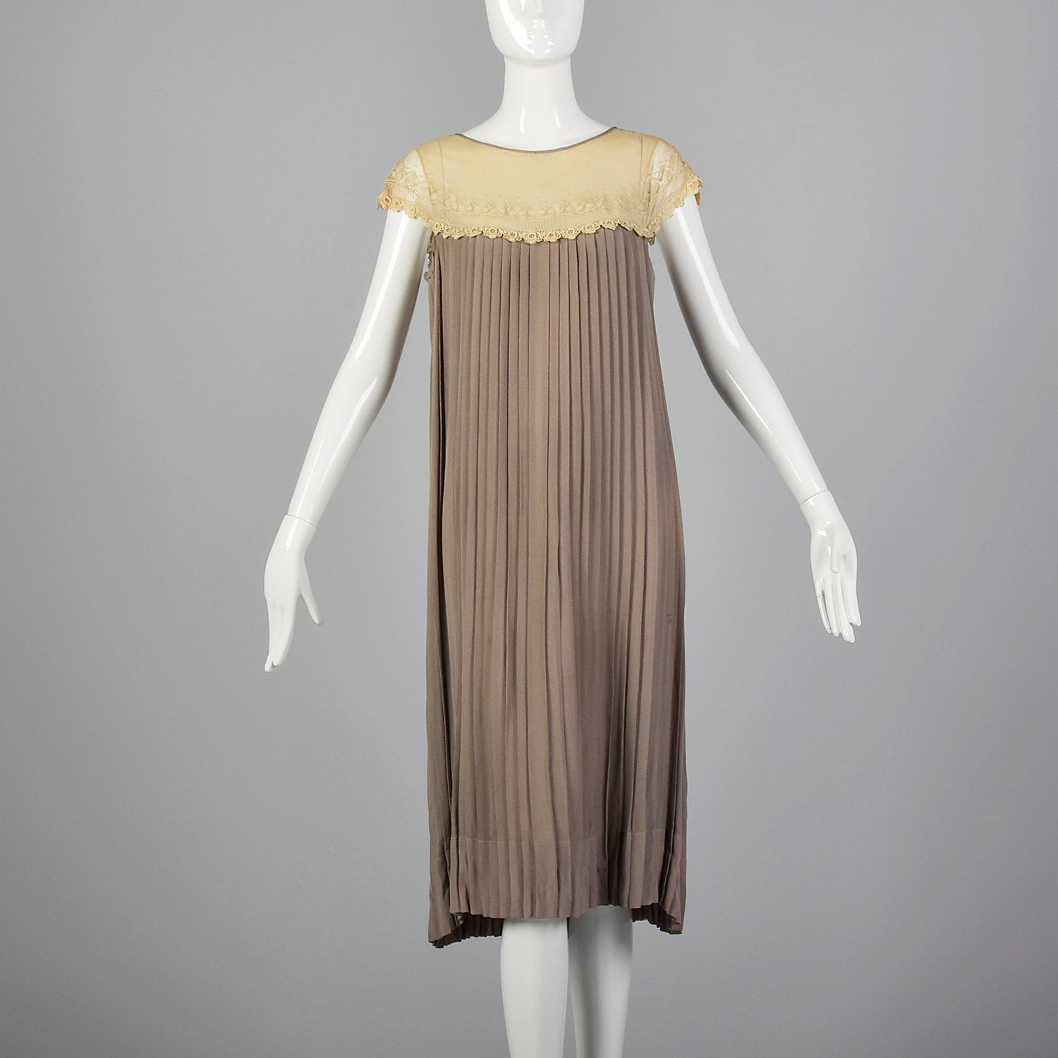 1920s Pleated Lace Collar Day Dress