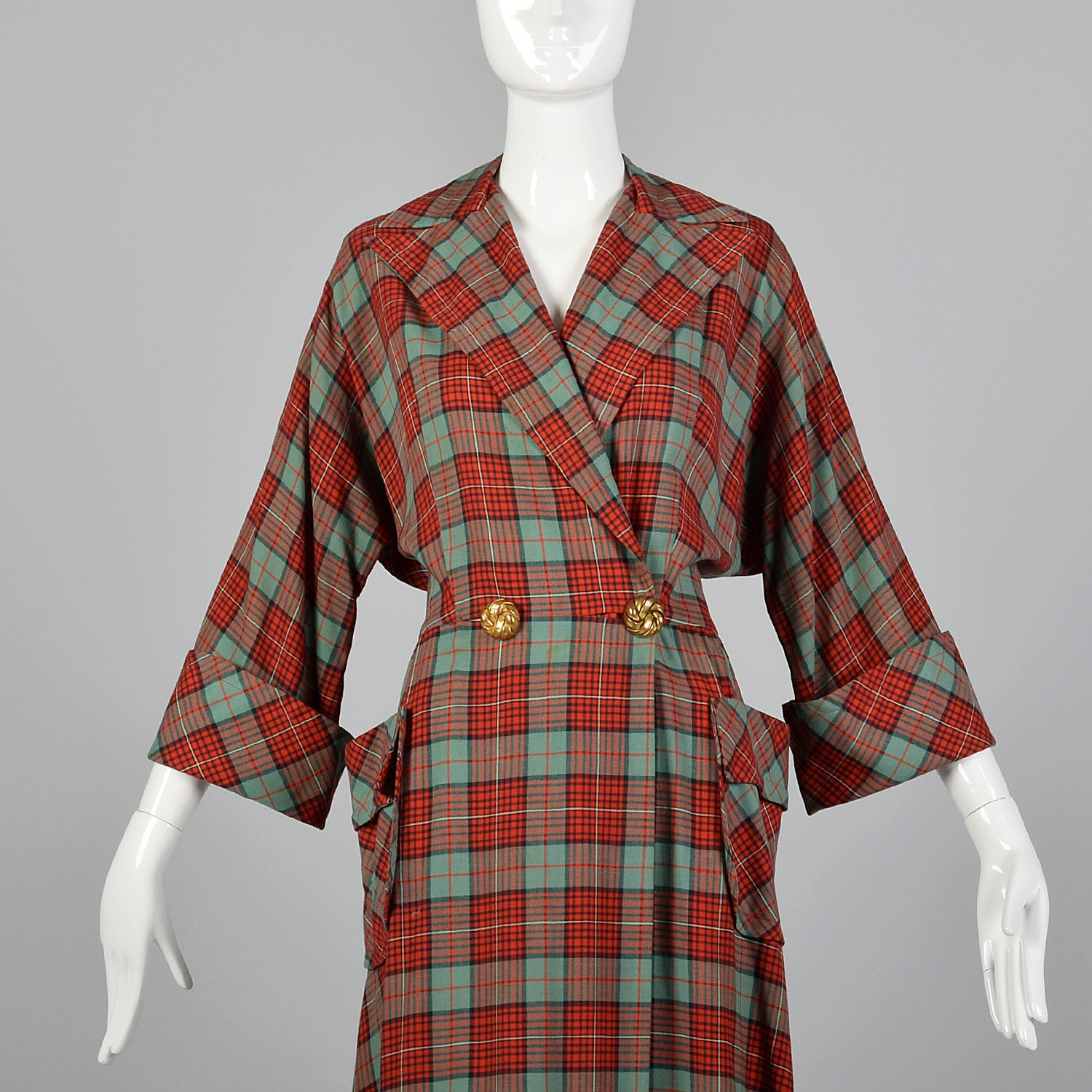 Large 1940s / 1950s Plaid Dressing Gown Style & Salvage Large 1940s / 1950s Plaid Dressing Gown Style & Salvage