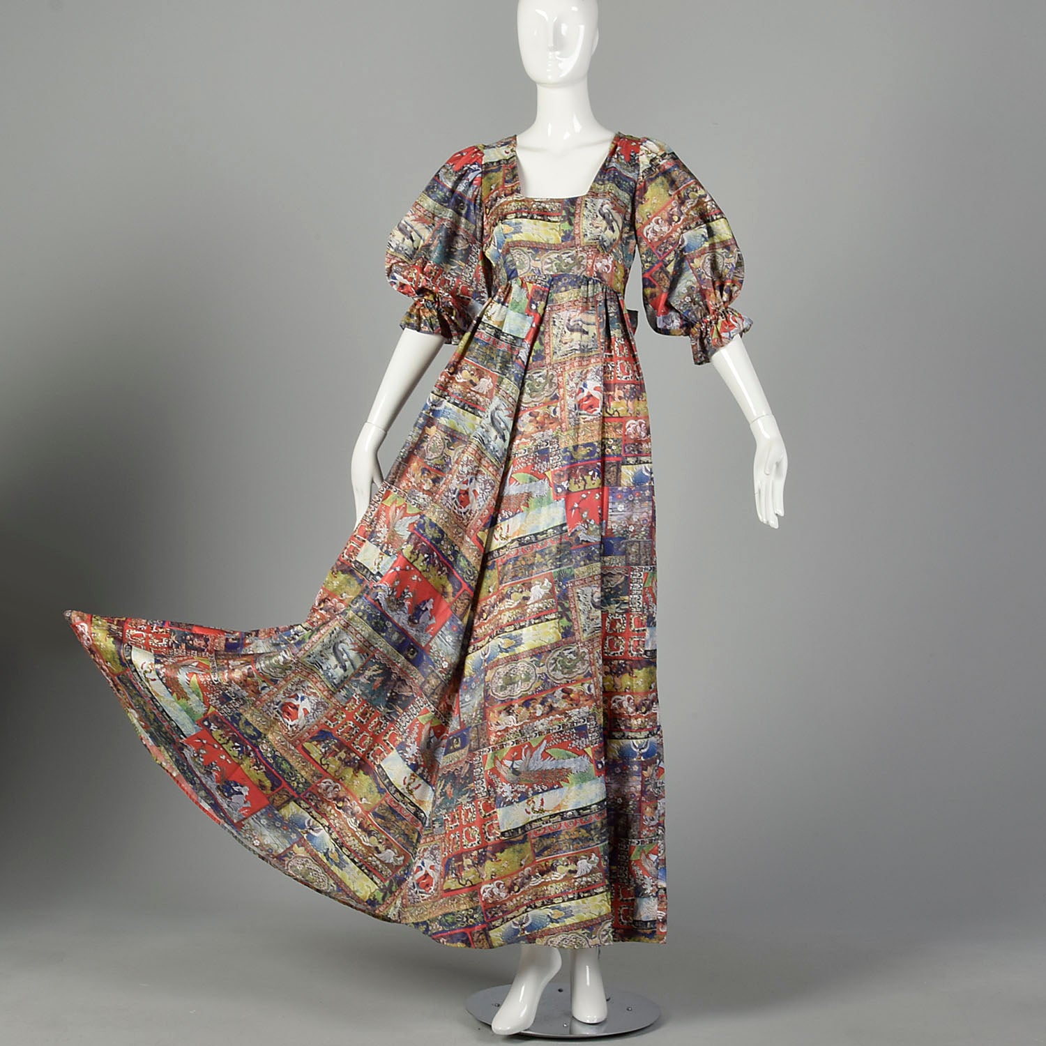 XS Maxi Dress 1970s Tie Back Waist Flowy Novelty Print