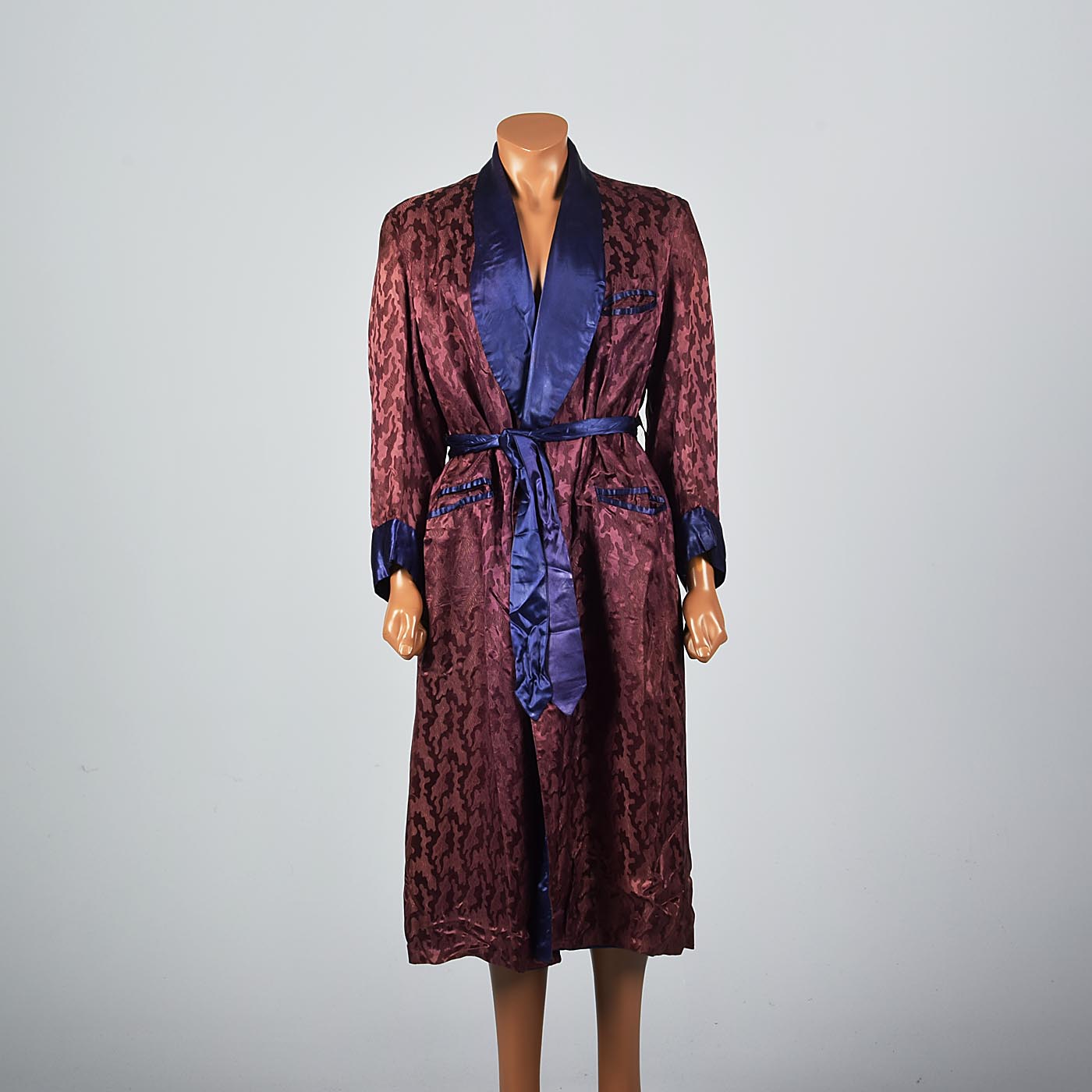 1940s Mens Burgundy Robe with Ameoba Weave