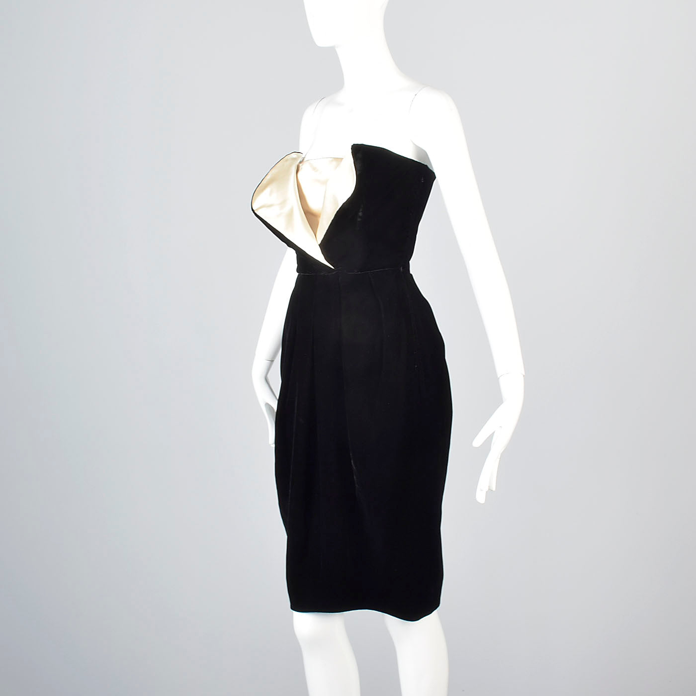 Timeless Lanvin Black Velvet Strapless Dress with Ivory Petal Bust