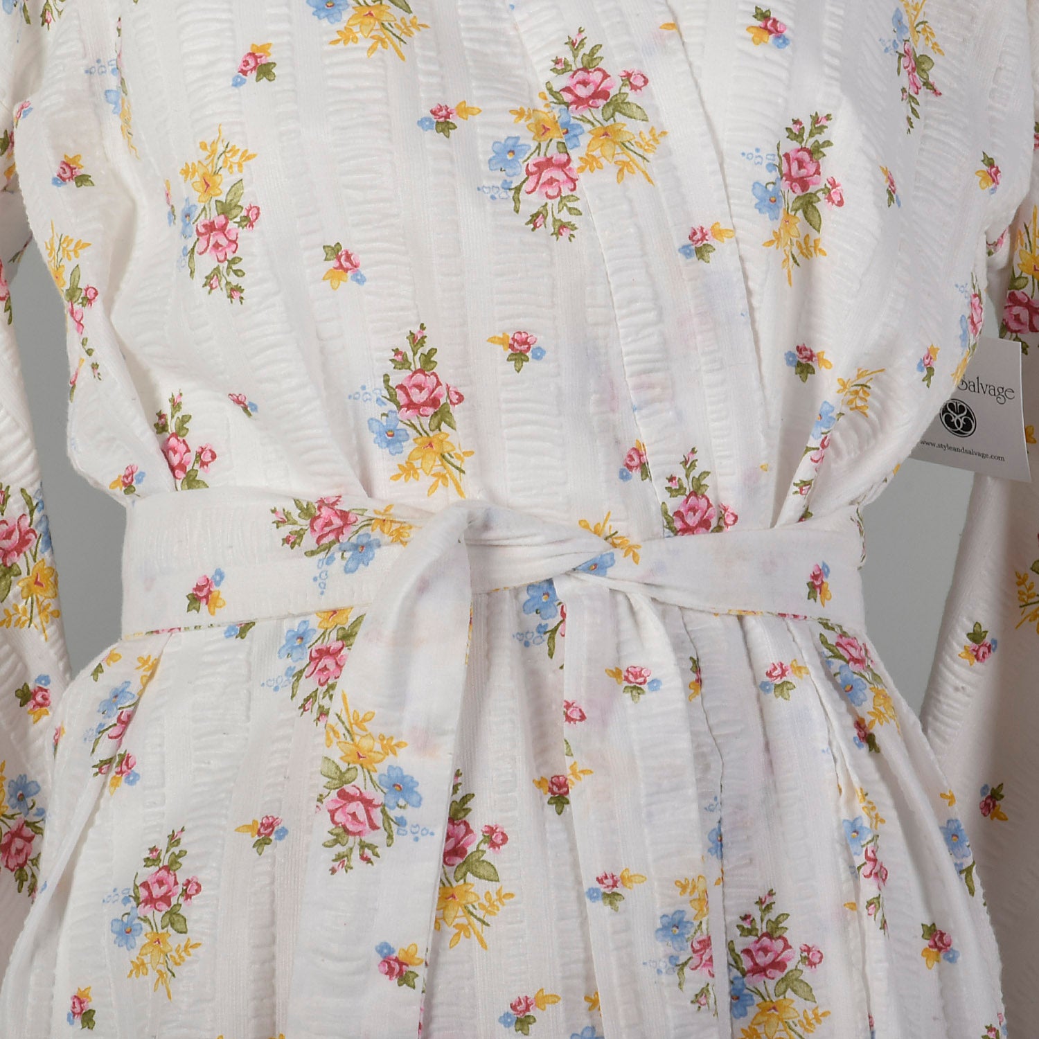 White Cotton 1970s Kimono Floral Seersucker Robe Long Sleeve