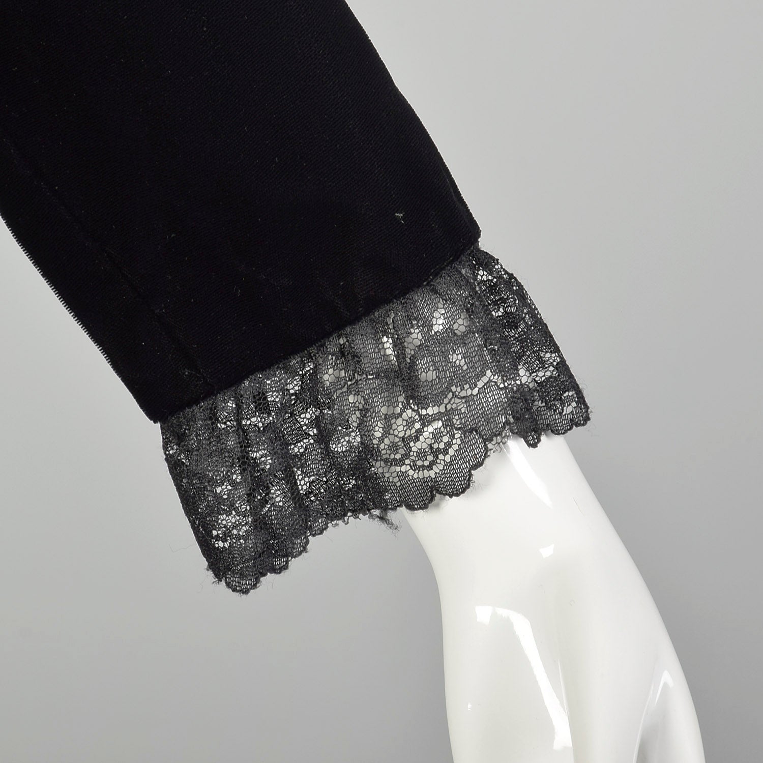 Medium 1970s Mollie Parnis Dress Classic Black Velvet Cocktail Party M –  Style & Salvage