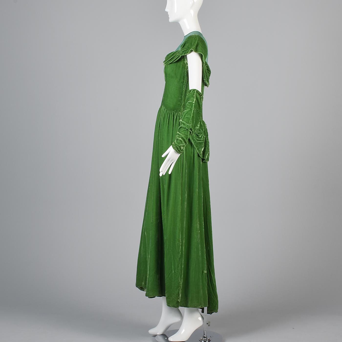 1940s Emerald Green Velvet Dress